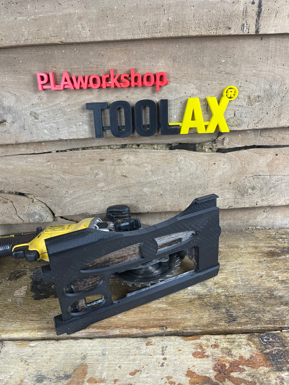 TOOLAX adaptor made for Dewalt DCS571 circular saw - compatible with Dewalt guide rail