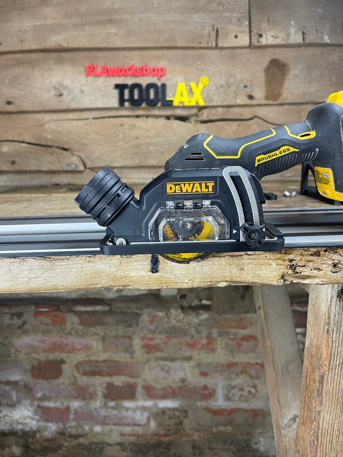 TOOLAX Guide Rail Adapter Base – Cut Perfect 45° & 90° Angles compatible with Dewalt Circular Saws DCS438 – for Dewalt Guide Rails