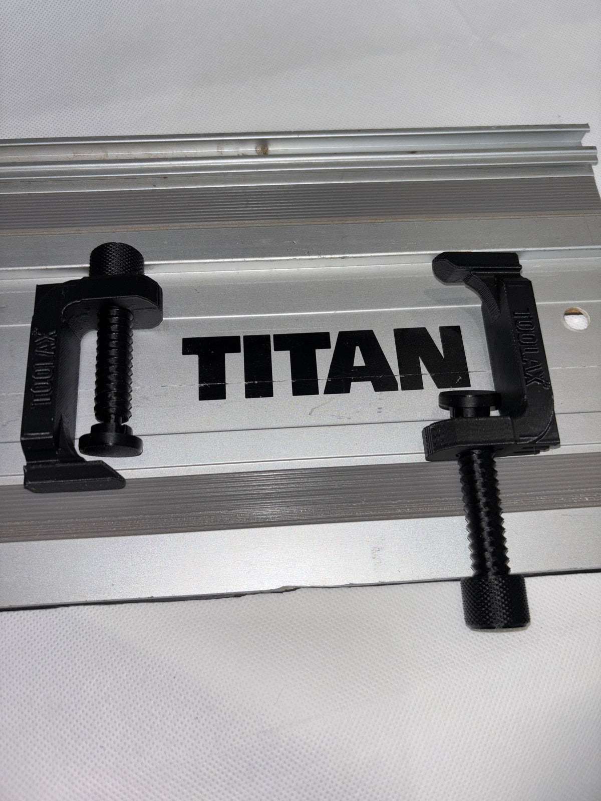 TOOLAX All-in-One Klemme G-Style - kompatibel mit Titan Führungsschiene für Tauchsägen