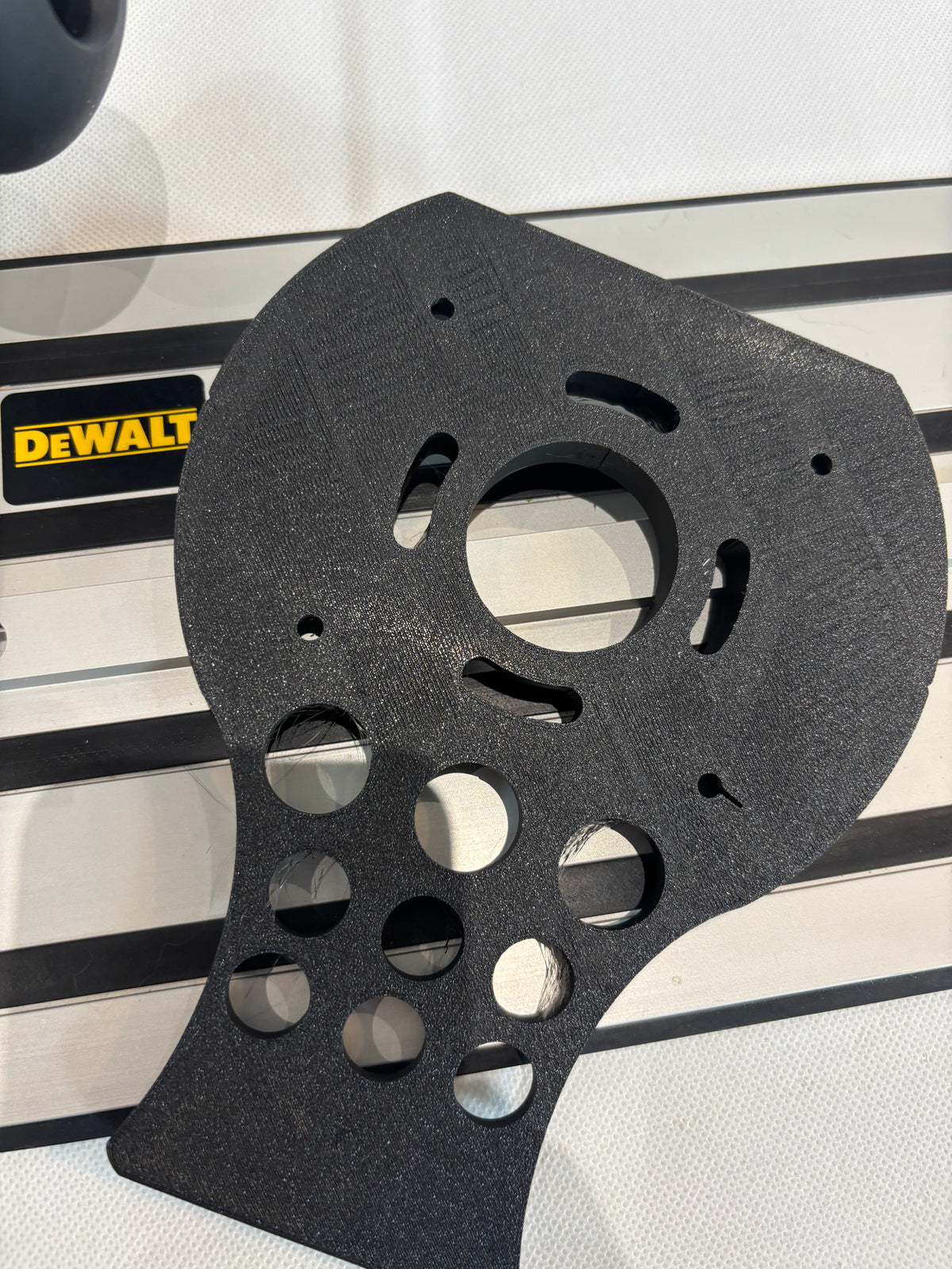TOOLAX Adaptor to fit Dewalt Guide rail for Dewalt Routers: D26203, D26204 & DCW604