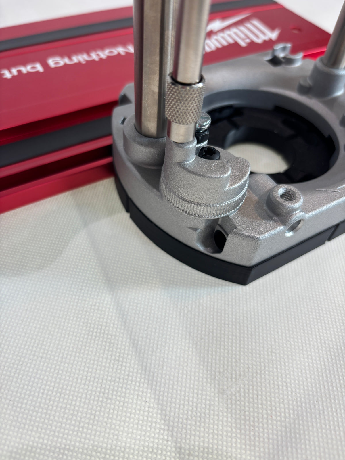 TOOLAX Adapter om Milwaukee geleiderail te monteren op Dewalt bovenfrezen: D26203, D26204 & DCW604