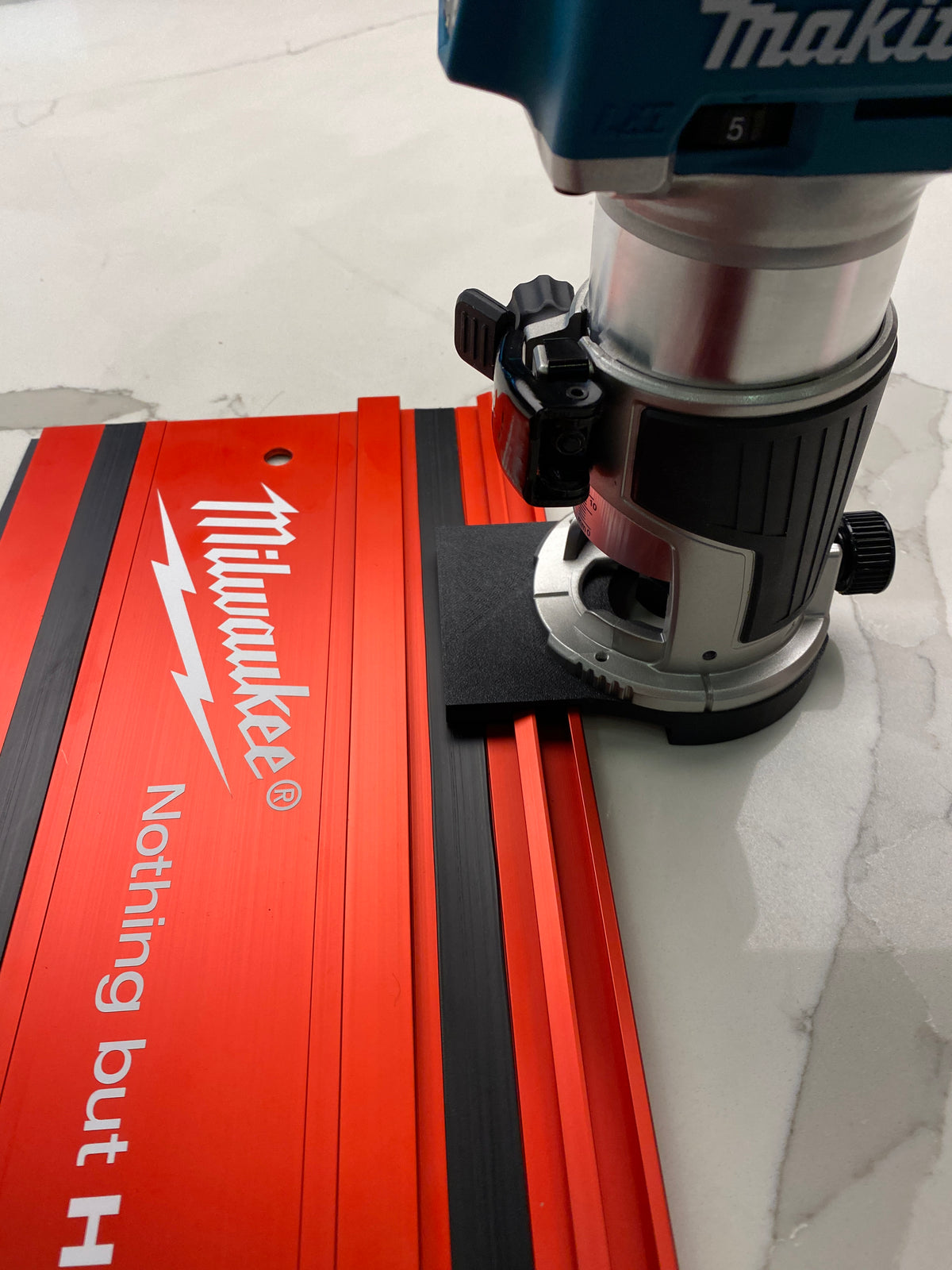 Makita Fräse DRT50 RT0700 RT0702 Führungsschienenadapter für Milwaukee Führungsschiene