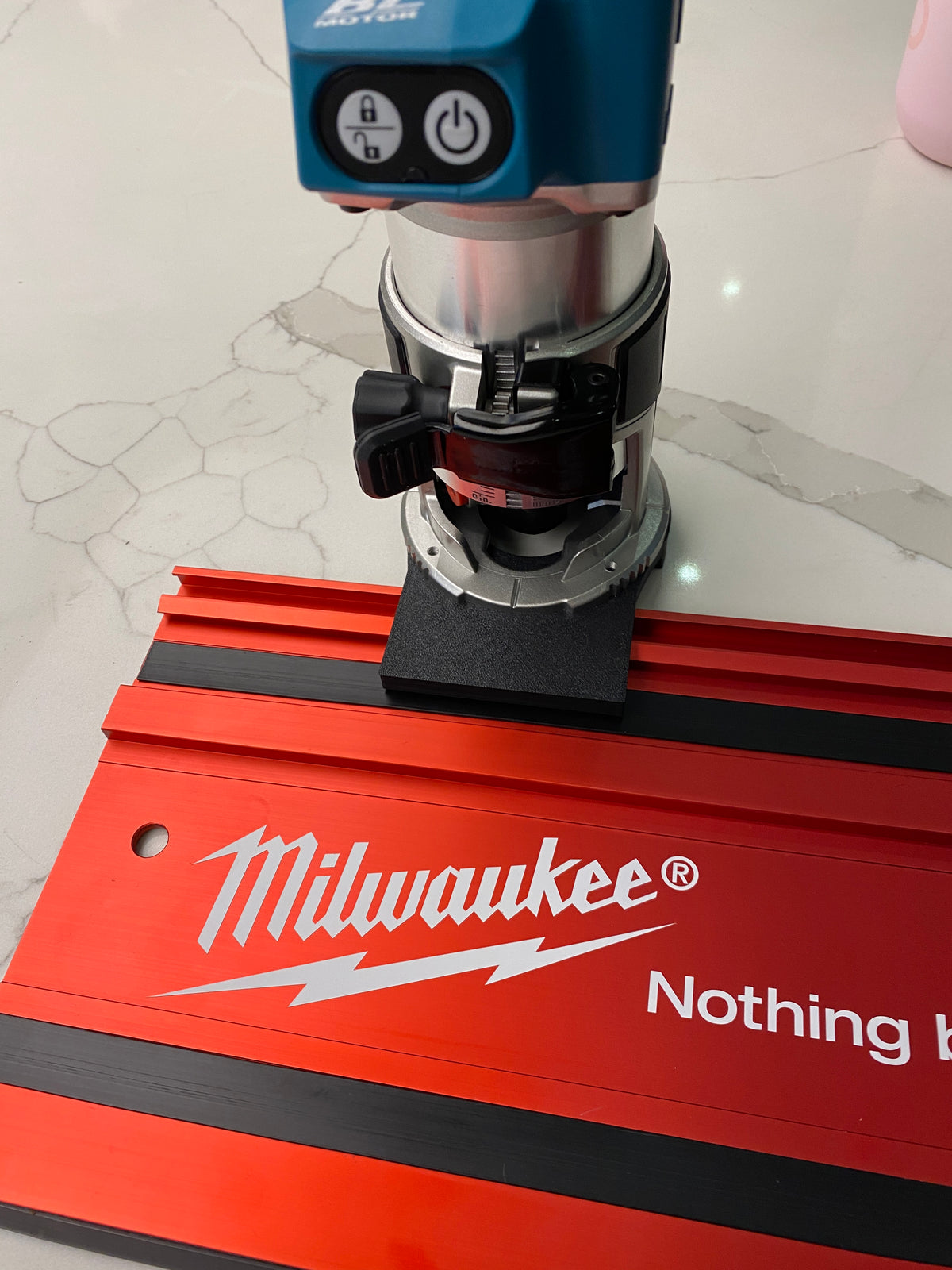 Makita Fräse DRT50 RT0700 RT0702 Führungsschienenadapter für Milwaukee Führungsschiene