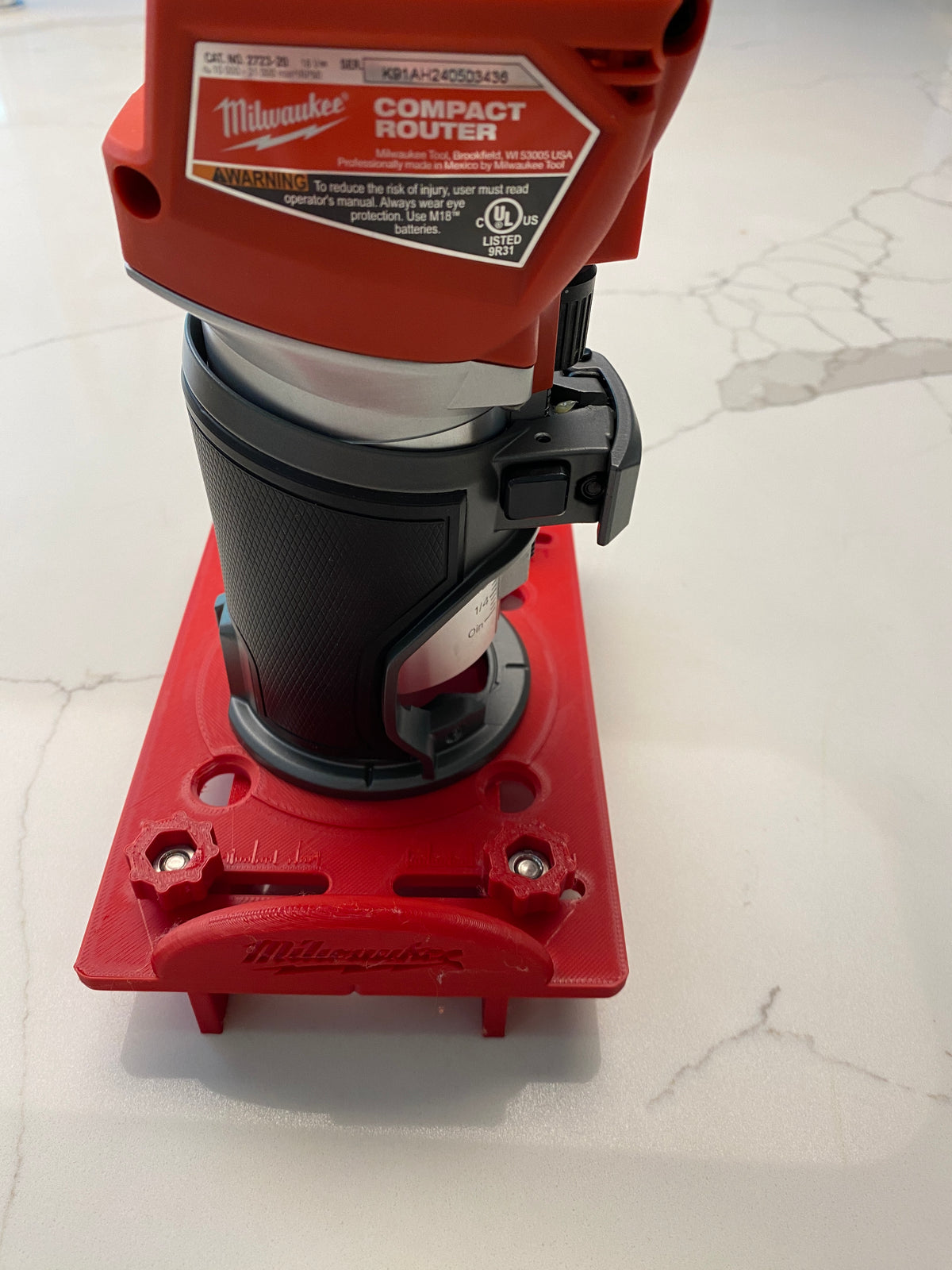 Base de fraisage Milwaukee M18 FUEL pour la réalisation de mortaises / mortaises à fente / rainures