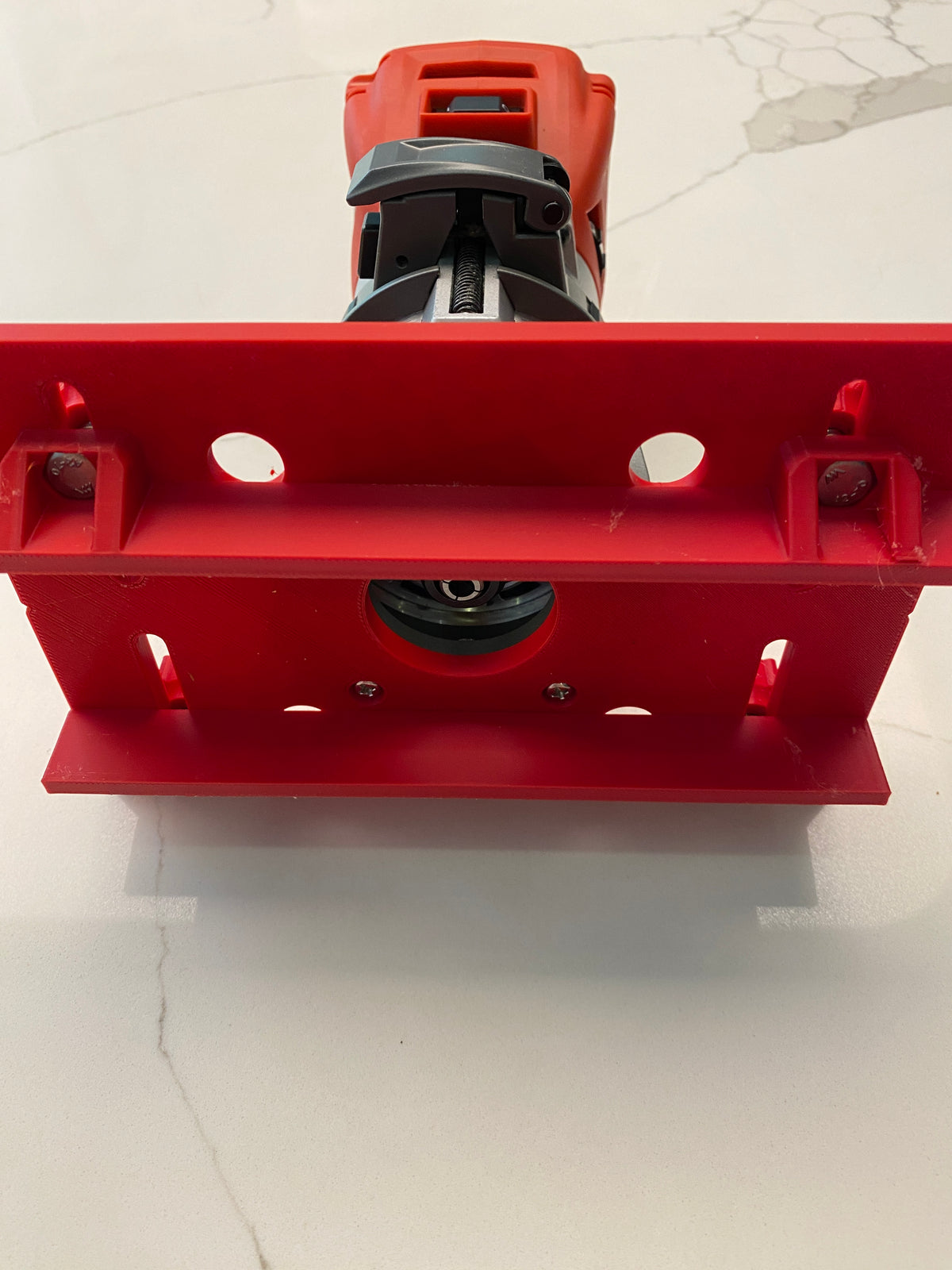 Base de fraisage Milwaukee M18 FUEL pour la réalisation de mortaises / mortaises à fente / rainures