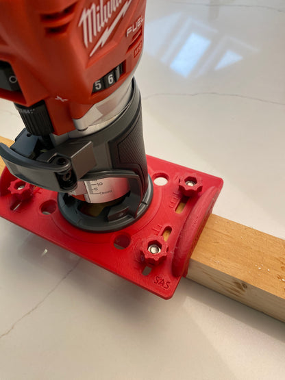 Base de fraisage Milwaukee M18 FUEL pour la réalisation de mortaises / mortaises à fente / rainures