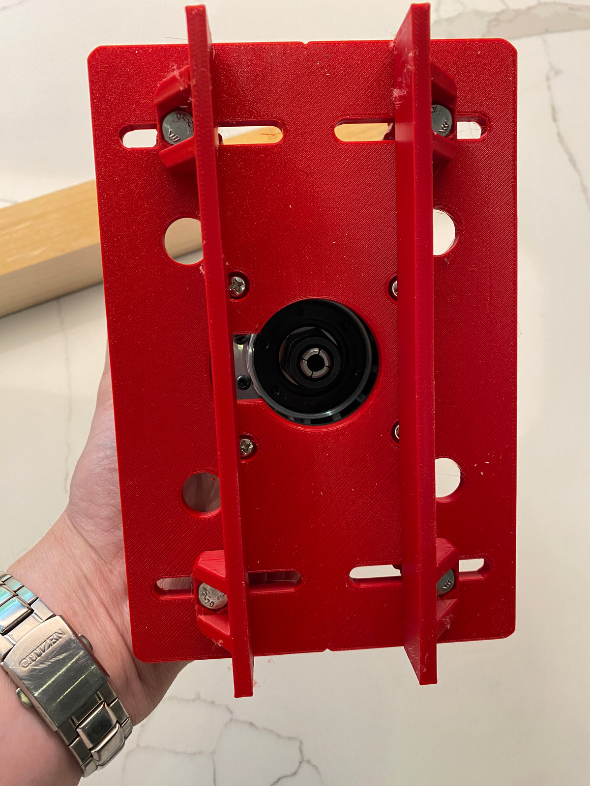 Base de fraisage Milwaukee M18 FUEL pour la réalisation de mortaises / mortaises à fente / rainures