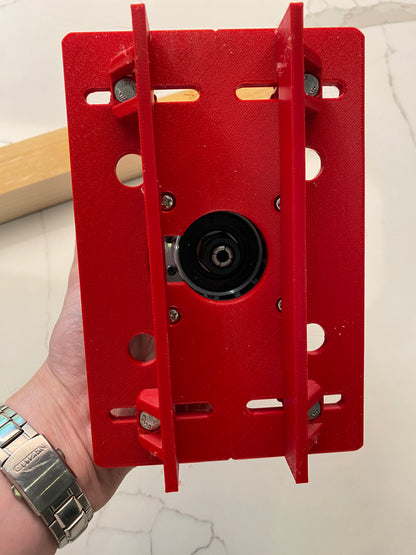 Base de fraisage Milwaukee M18 FUEL pour la réalisation de mortaises / mortaises à fente / rainures