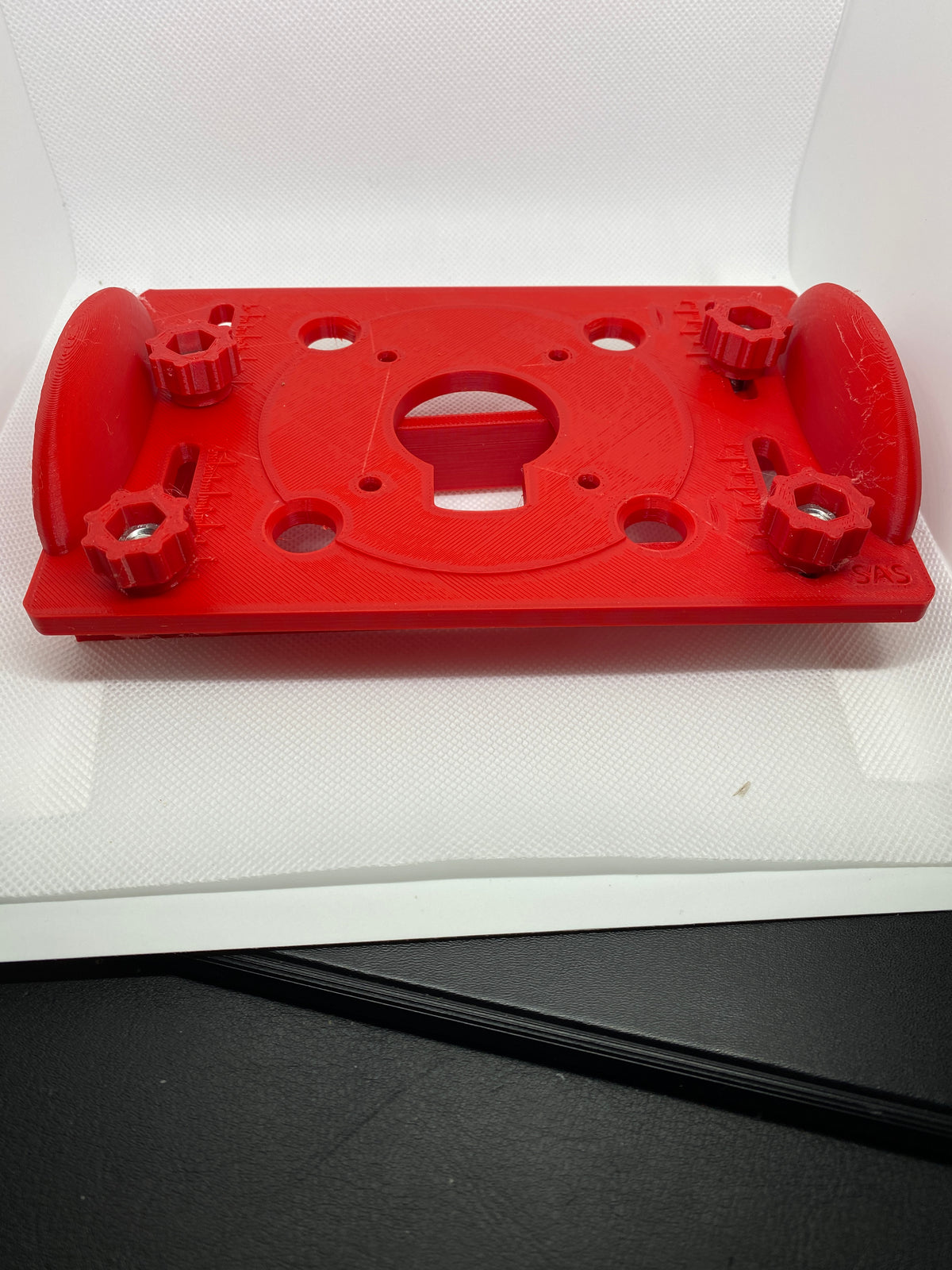 Base de fraisage Milwaukee M18 FUEL pour la réalisation de mortaises / mortaises à fente / rainures