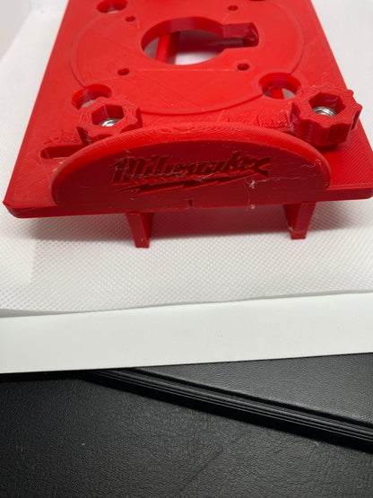 Base de fraisage Milwaukee M18 FUEL pour la réalisation de mortaises / mortaises à fente / rainures