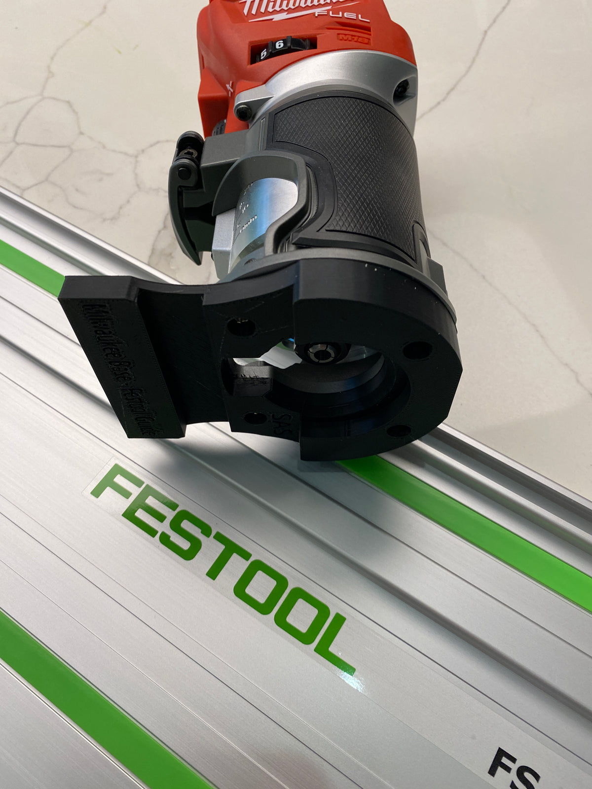 Adaptateur de rail de guidage Milwaukee Router M18 FUEL pour rail de guidage Festool
