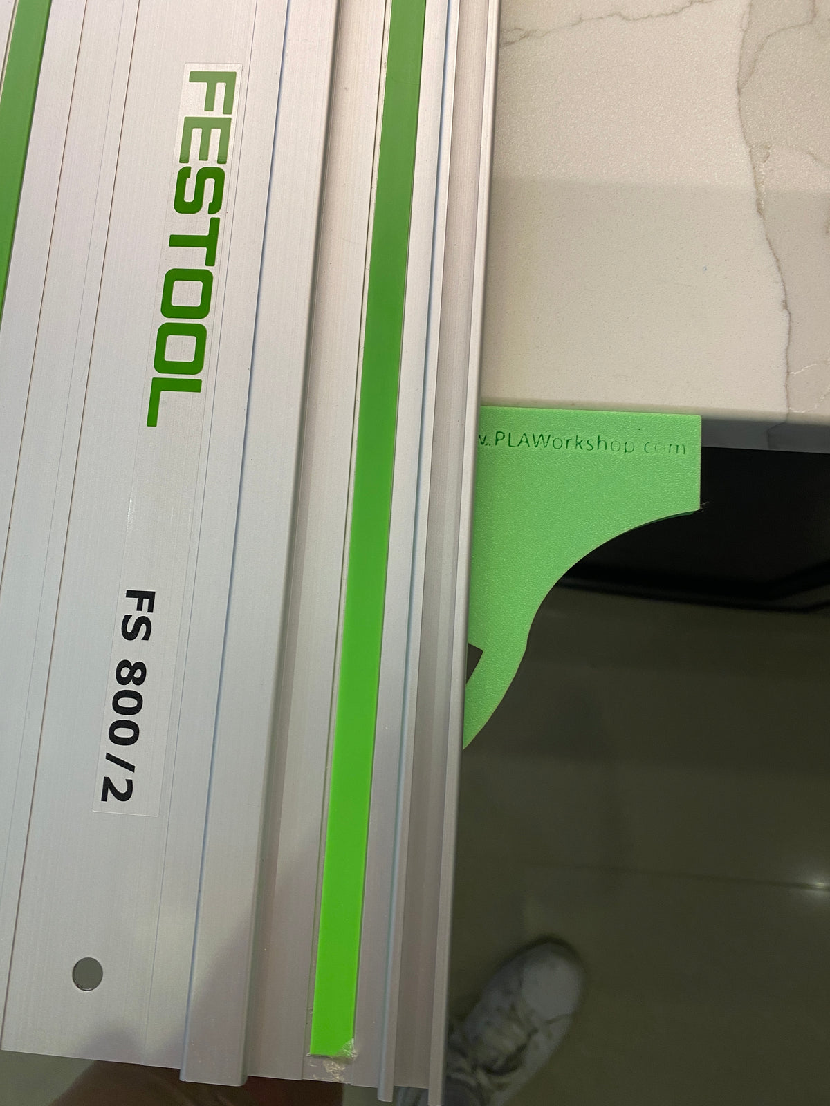 Fixation d'angle entièrement réglable pour rail de guidage Festool