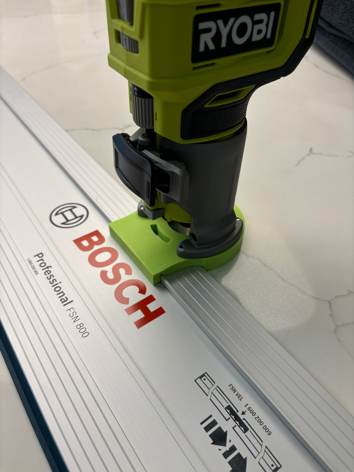 Adaptateur de rail de guidage pour base plongeante Ryobi RTR18 RTR18C R18TR P601 vers rail de guidage Bosch
