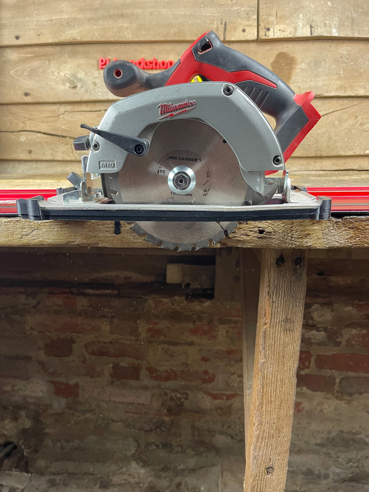 TOOLAX Guide Rail Adapter Base – Cut Perfect 45° & 90° Angles made for Milwaukee HD18CS compatible with Milwaukee Guide rail