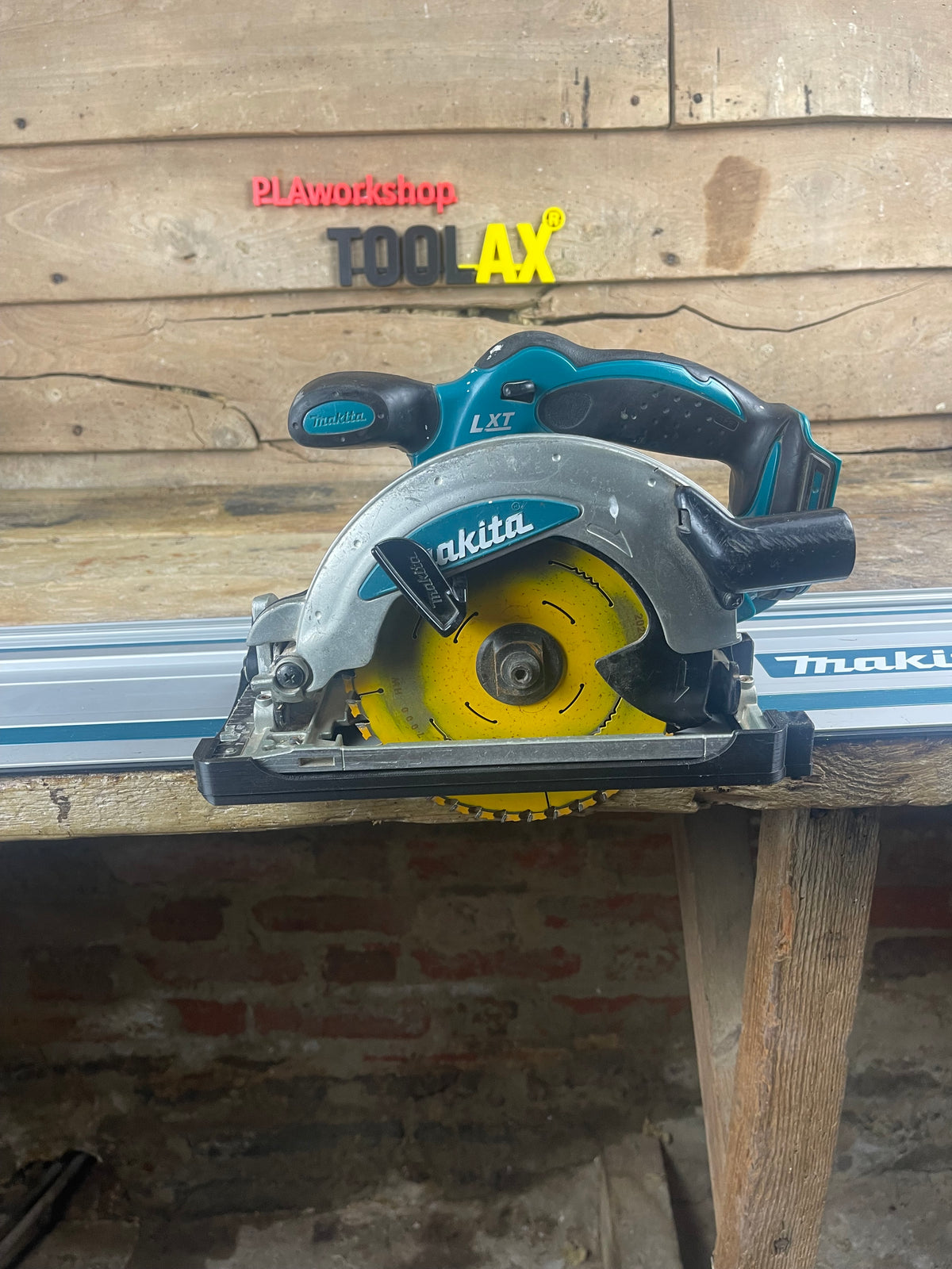 Adapterplatte / Schuh / Gleitplatte für Makita Handkreissäge DSS610 / DSS611 – Perfekte 45° & 90° Schnitte – Kompatibel mit Makita Führungsschienen