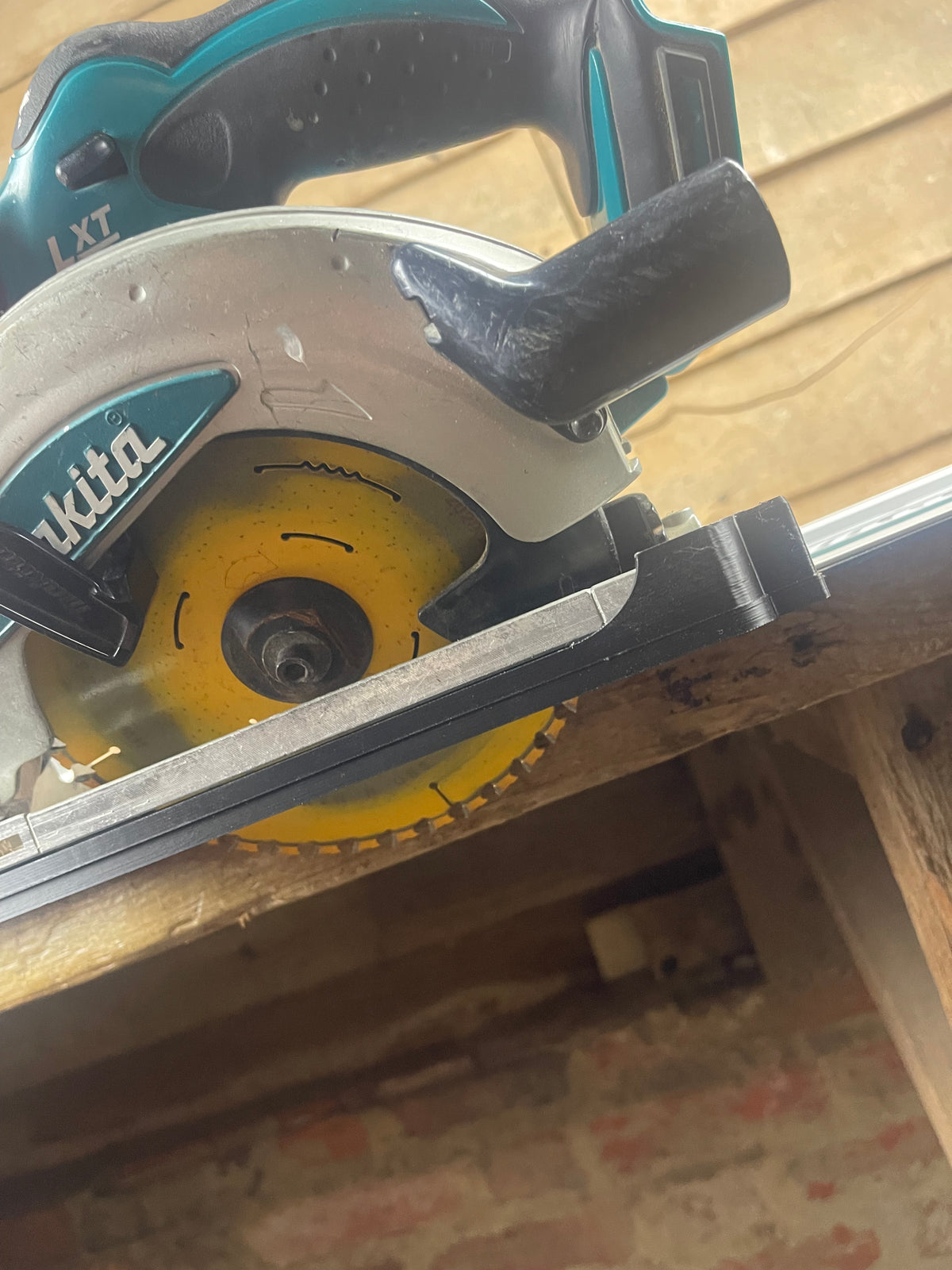 Adapterplatte / Schuh / Gleitplatte für Makita Handkreissäge DSS610 / DSS611 – Perfekte 45° & 90° Schnitte – Kompatibel mit Makita Führungsschienen