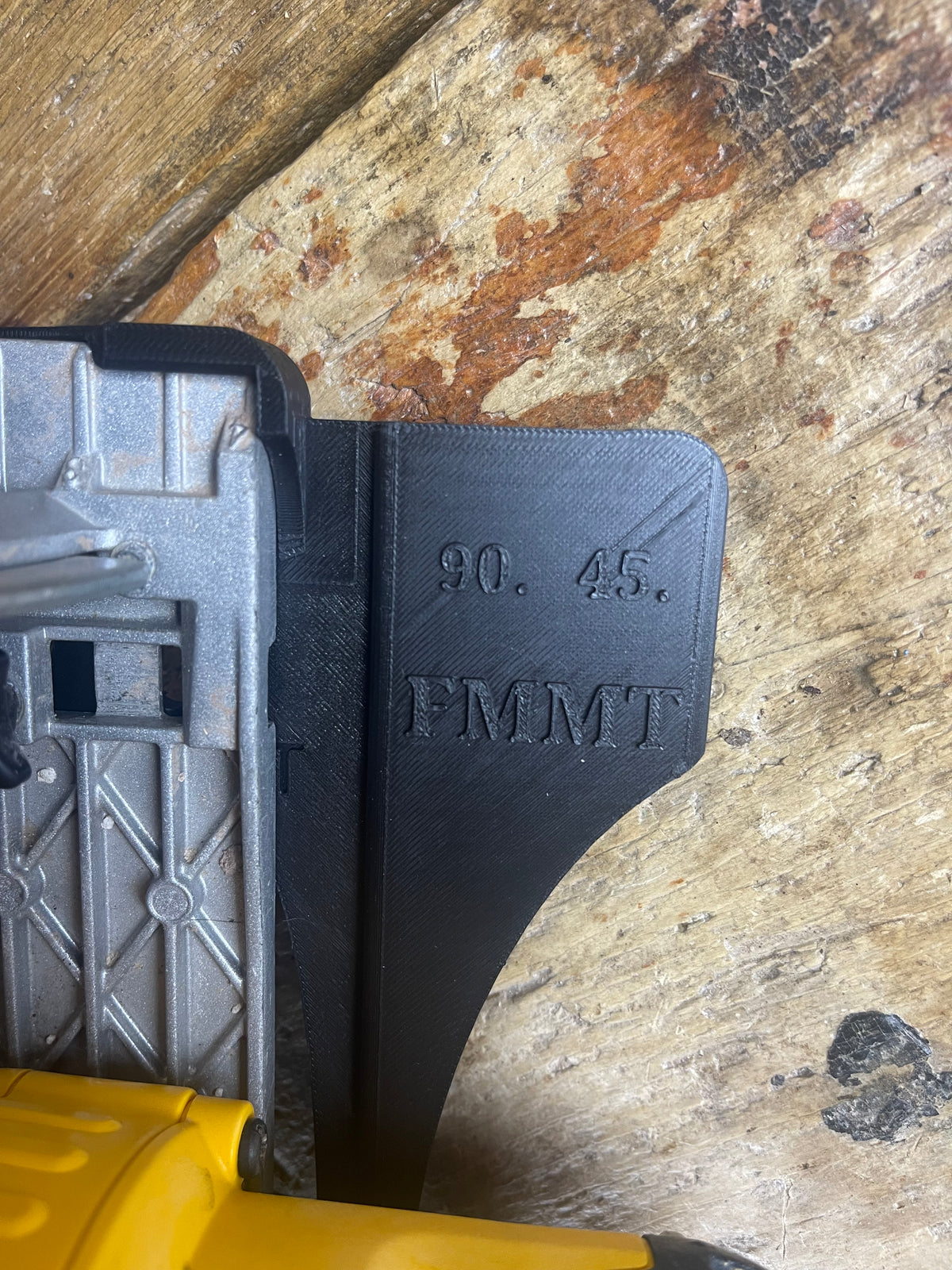 TOOLAX Führungsschienenadapterbasis – Perfekte 45° & 90° Schnitte, kompatibel mit Dewalt Kreissägen DCS391 & DCS565 – für Evolution Führungsschienen  