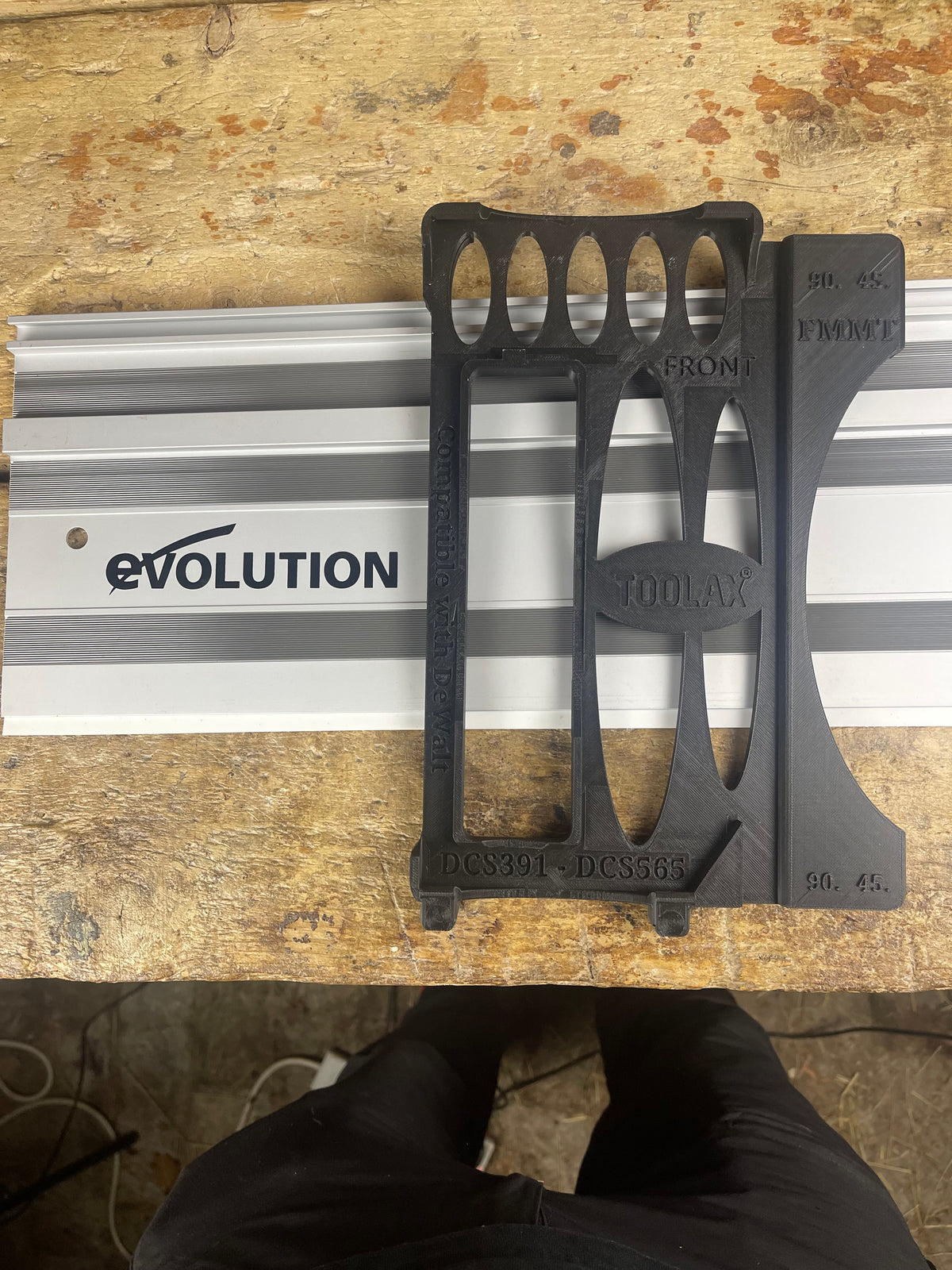TOOLAX Führungsschienenadapterbasis – Perfekte 45° & 90° Schnitte, kompatibel mit Dewalt Kreissägen DCS391 & DCS565 – für Evolution Führungsschienen  
