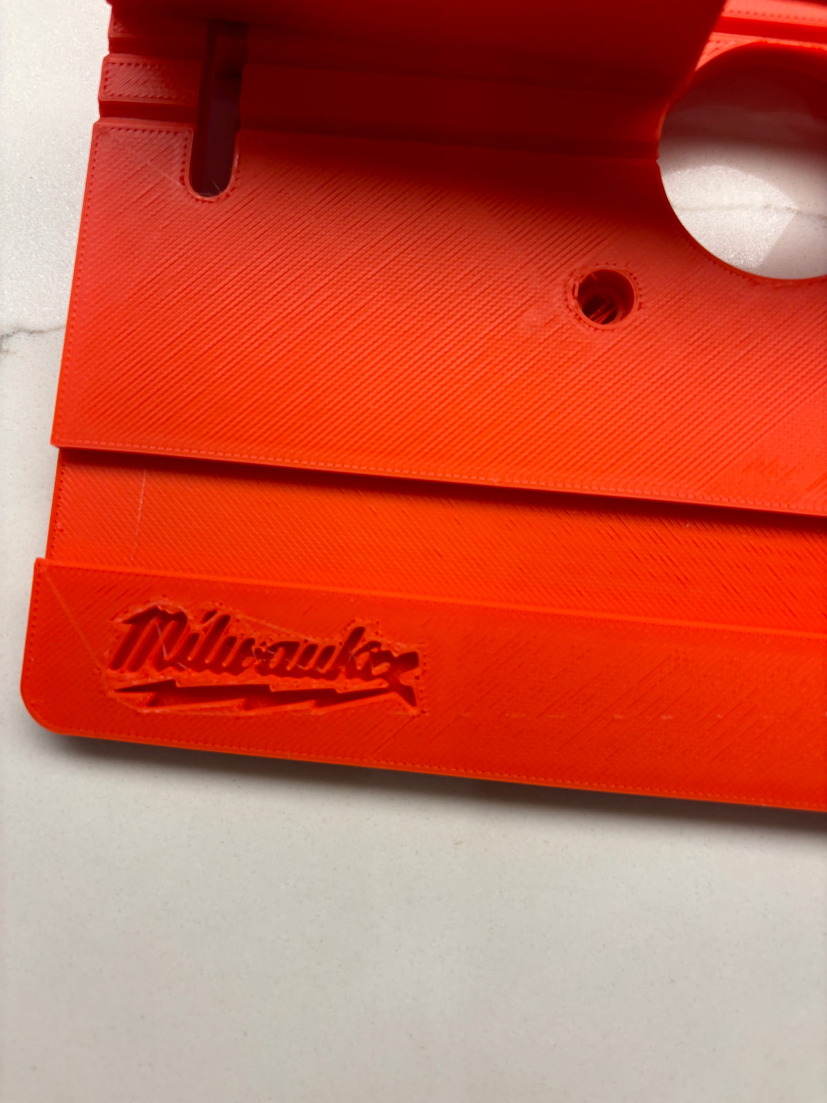 Milwaukee Mini-Frästisch mit Winkel-/Anschlagführung für Holzwerkbank