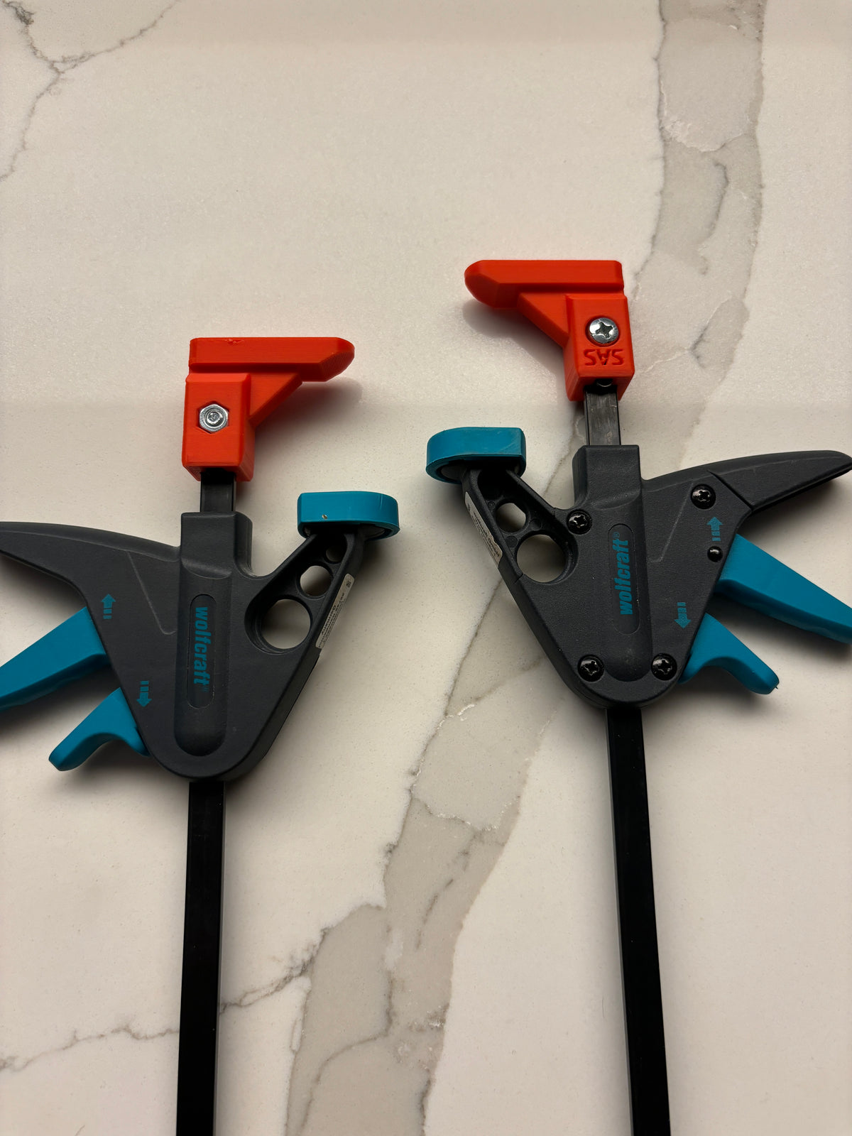 Pieds de serrage pour rail de guidage Milwaukee FSN – compatibles avec les serres-joints Wolfcraft (PK-2)