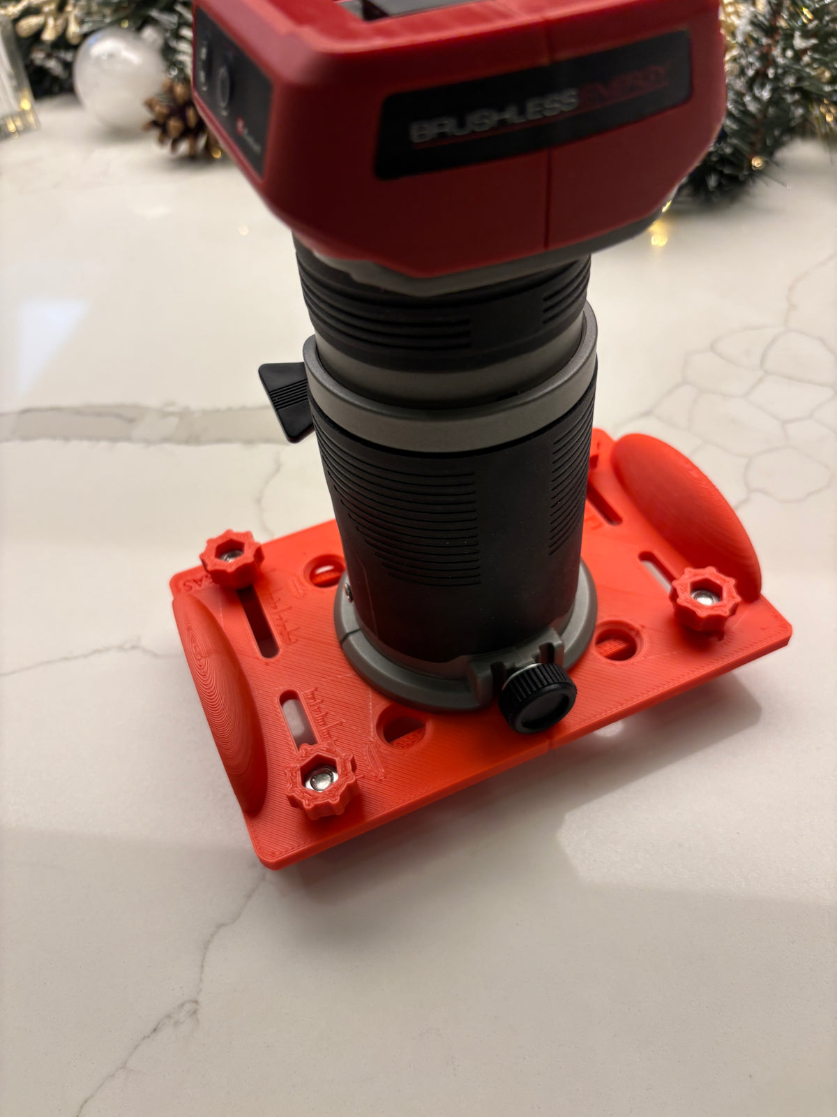 Einhell TP-ET 18 Li BL Fräsbasis-Schablone zum Herstellen von Zapfen-/Schlitzfräsungen/Nuten