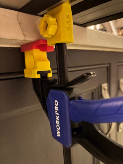 Pieds adaptateurs de serre-rail de guidage Dewalt pour scie plongeante - pour s'adapter à la pince rapide WORKPRO
