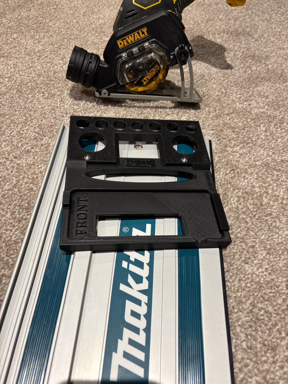 Dewalt DCS438 Adapterbasis / Gleitplatte für Kreissäge zur Verwendung mit Makita Führungsschiene