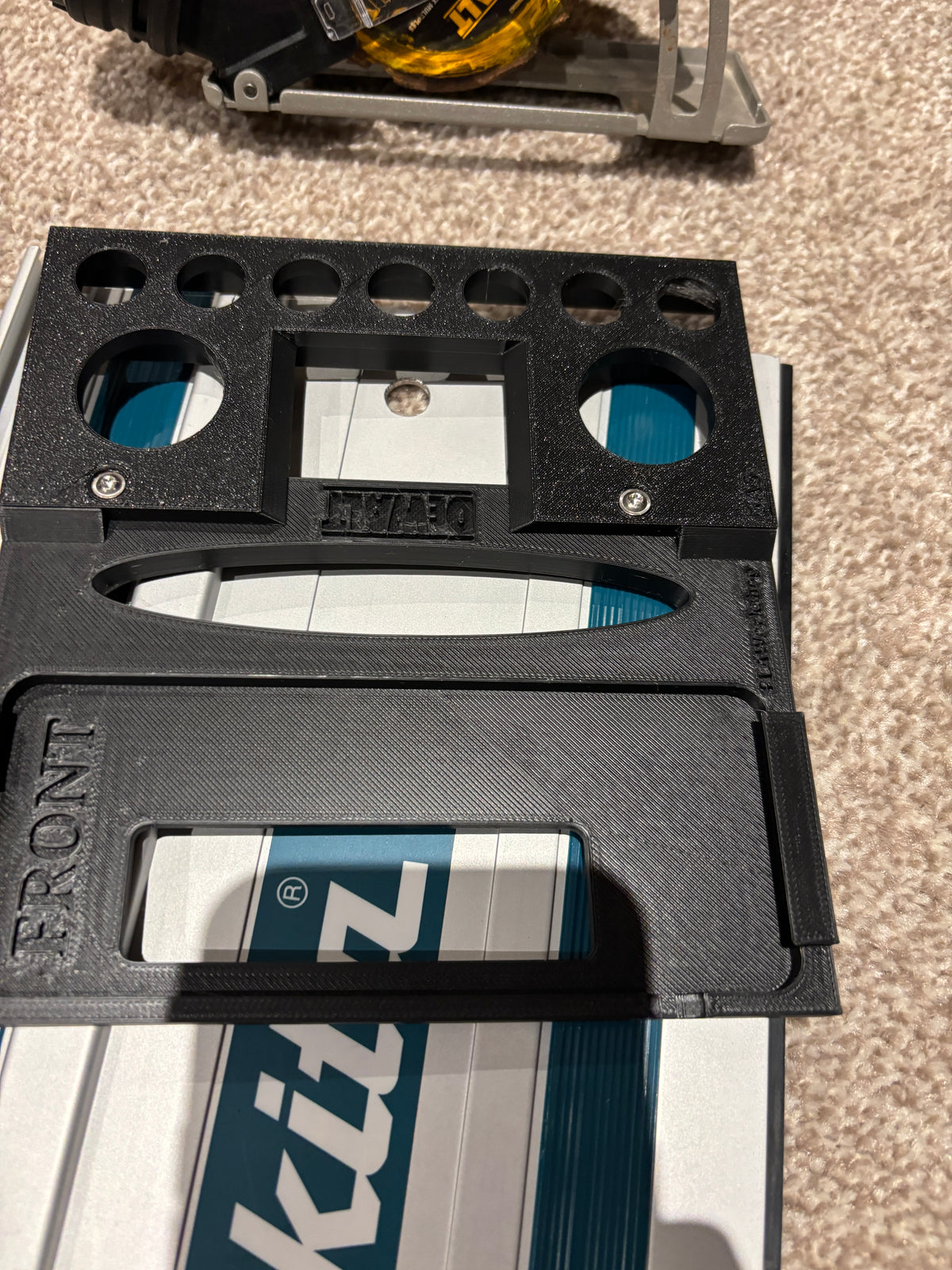 Dewalt DCS438 Adapterbasis / Gleitplatte für Kreissäge zur Verwendung mit Makita Führungsschiene