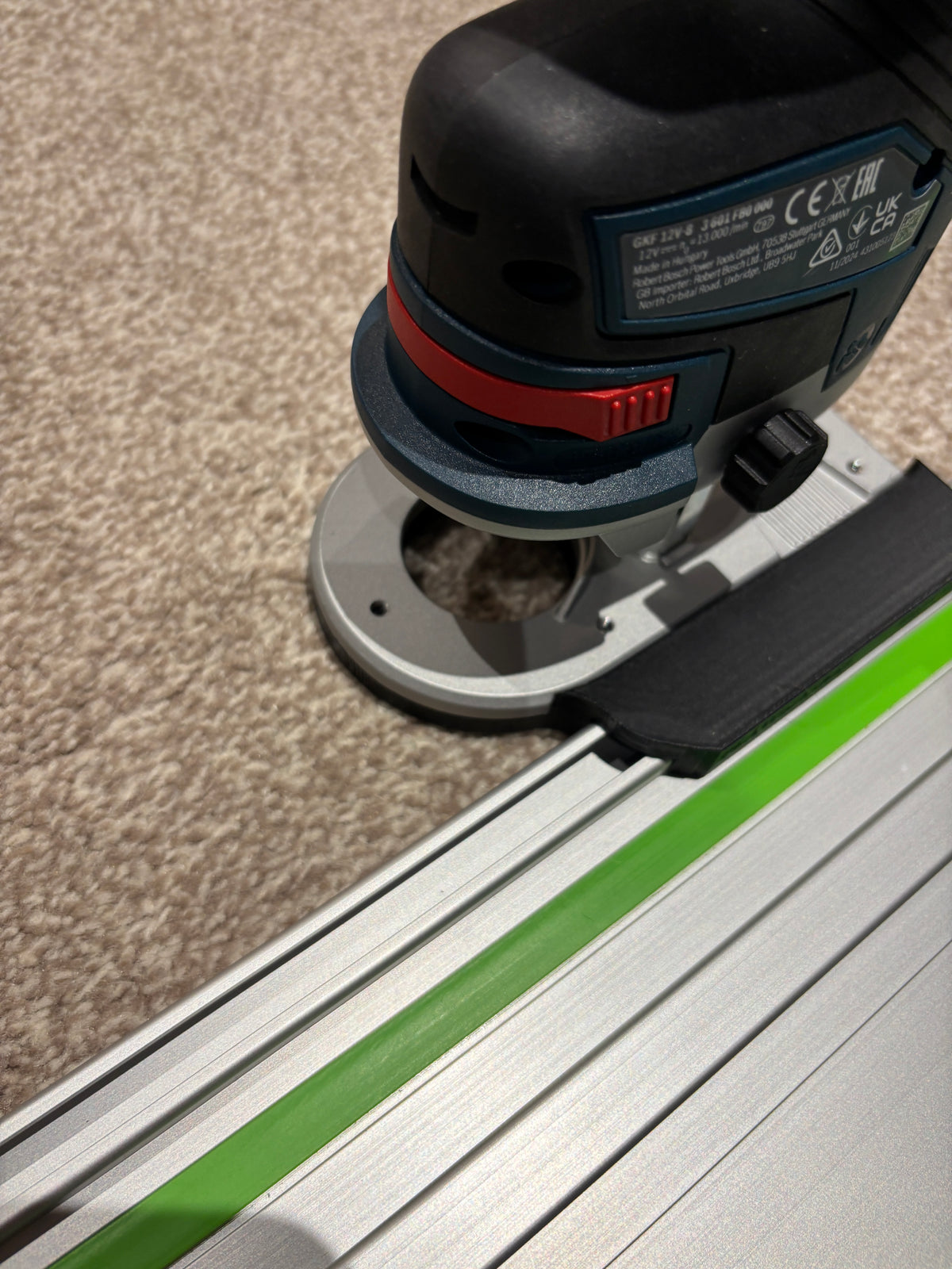 Adaptateur de base de défonceuse sans fil Bosch GKF 12V-8 pour rail de guidage Festool