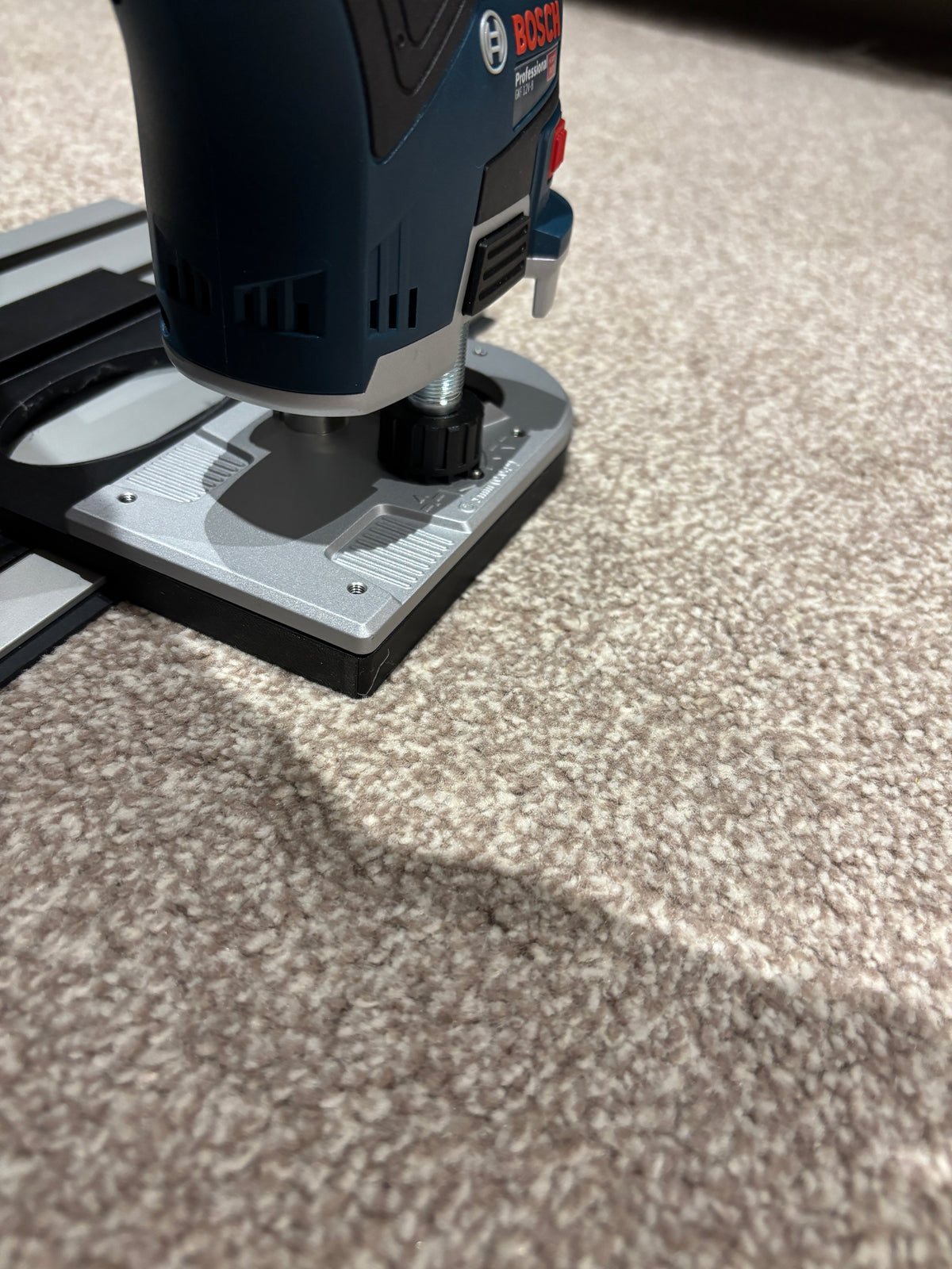 Bosch GKF 12V-8 Cordless Edge Trim Router Base Guide Rail Adapter to Dewalt Track / Guide Rail