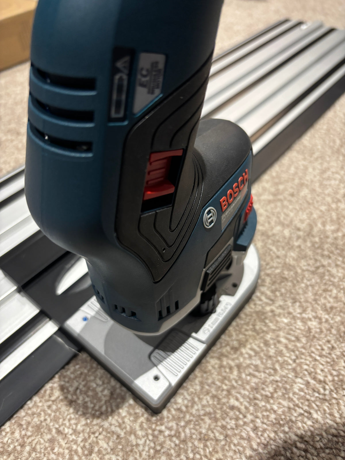 Bosch GKF 12V-8 Akku-Kantenfräser Basis Führungsschienenadapter für Einhell Schiene / Führungsschiene