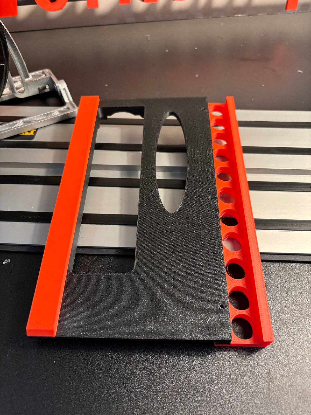 Base d'adaptation / Semelle de protection Dewalt DCS512 pour scie circulaire afin de l'adapter au rail de guidage Dewalt