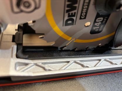Base d'adaptation / Semelle de protection Dewalt DCS512 pour scie circulaire afin de l'adapter au rail de guidage Dewalt