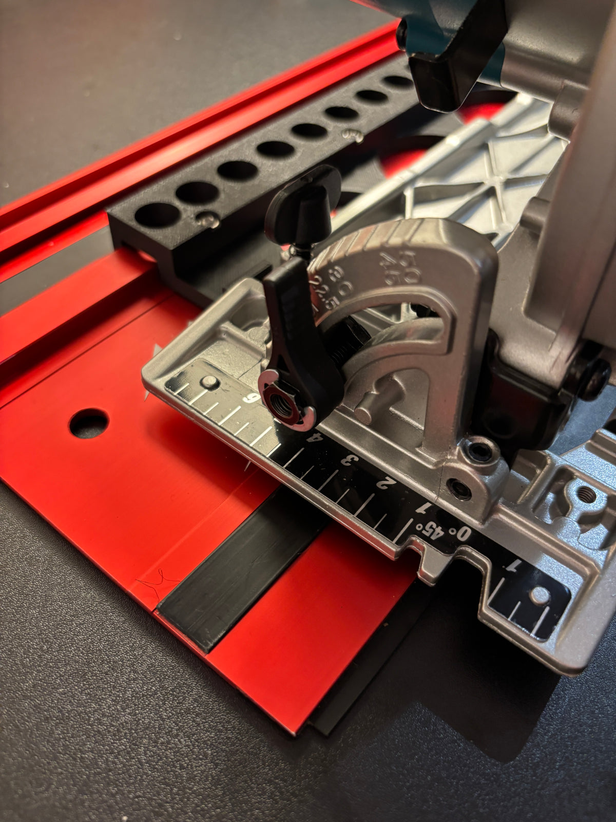 Makita DSS610 / DSS611 adaptervoet / geleideplaat voor cirkelzaag voor Milwaukee geleiderail