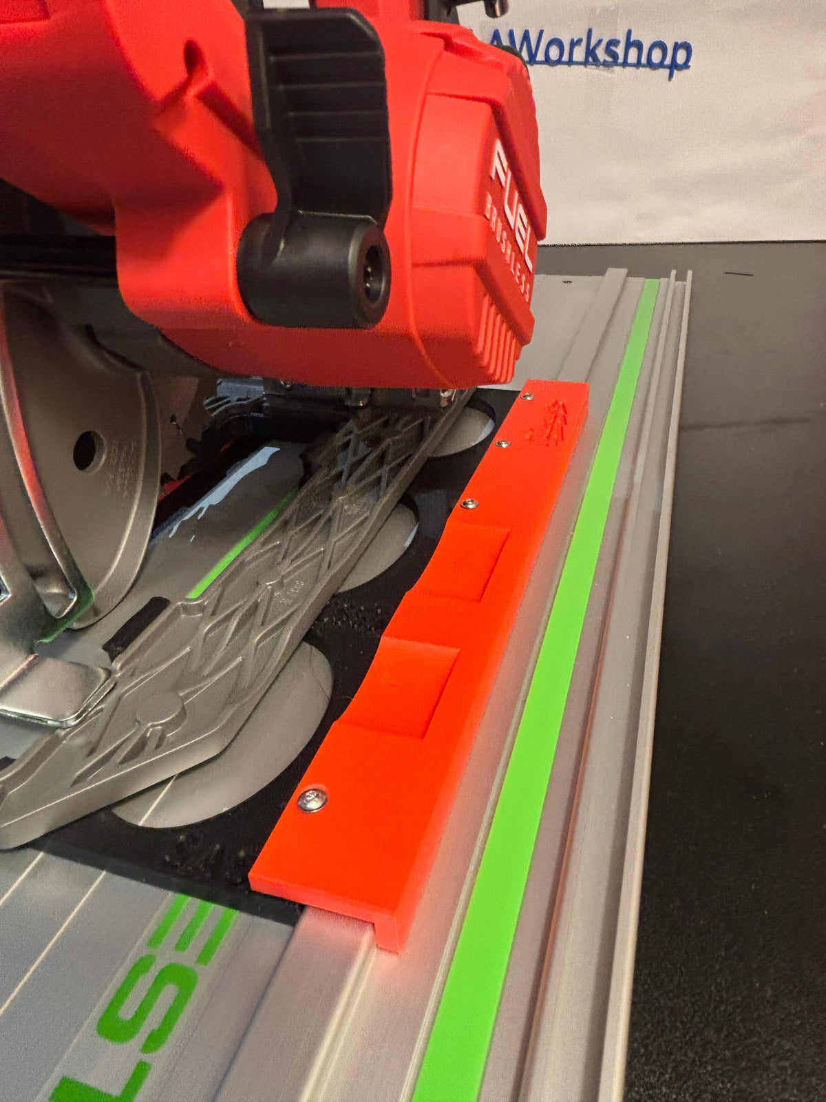 Base adaptatrice / patin Milwaukee M18 CCS55 pour scie circulaire, compatible avec rail de guidage Festool