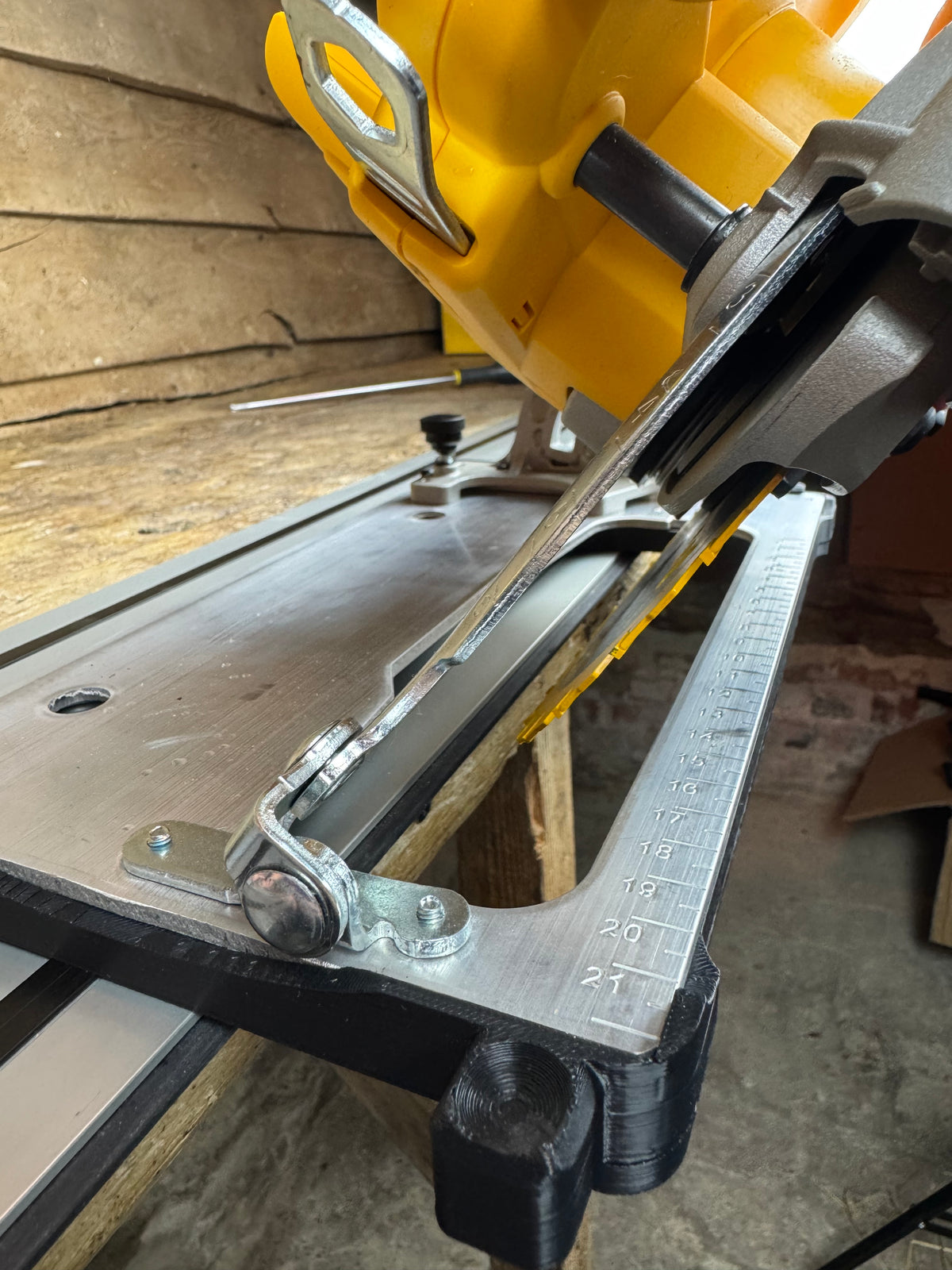 TOOLAX Guide Rail Adapter Base – Cut Perfect 45° & 90° Angles compatible with Dewalt Circular Saws (DCS570, DWE575, DCS575, DCS578, DCS573) – for Dewalt Guide Rails
