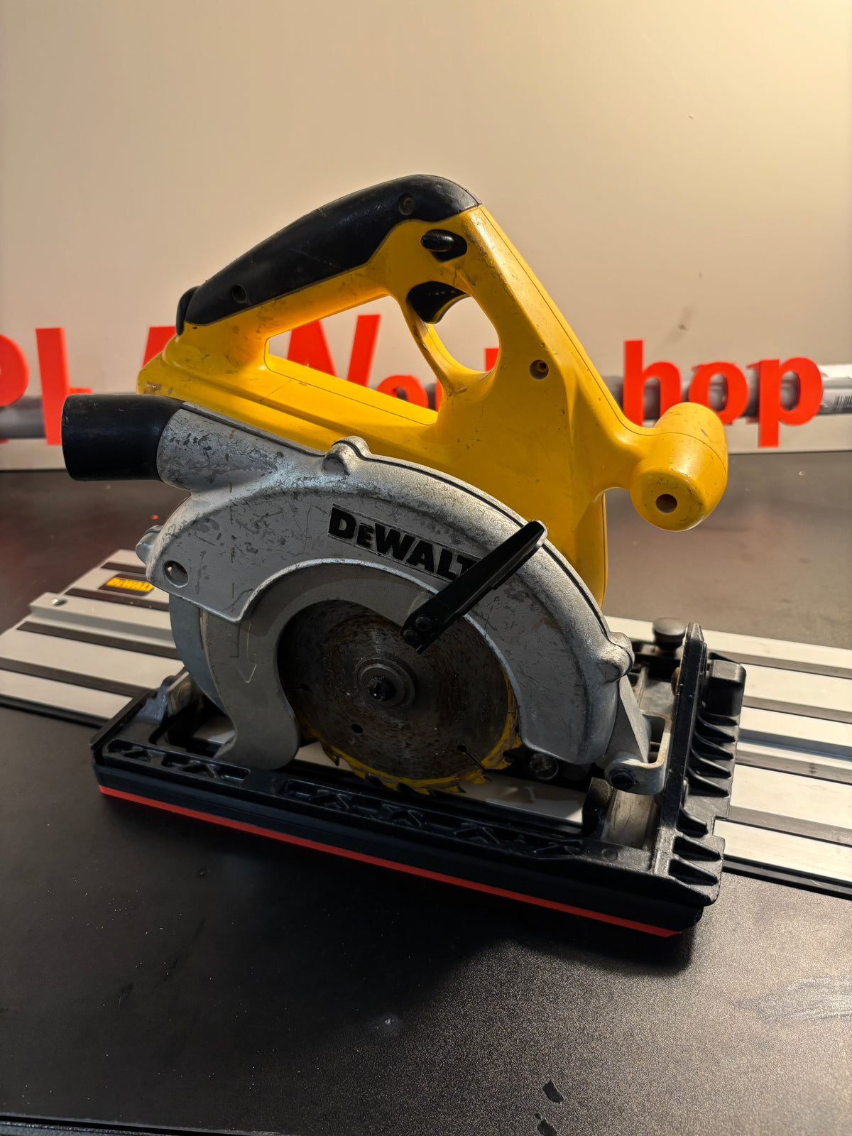 DEWALT DW007 Skill Saw Adaptor Base / Skid Plate Shoe to fit Dewalt Guide rail