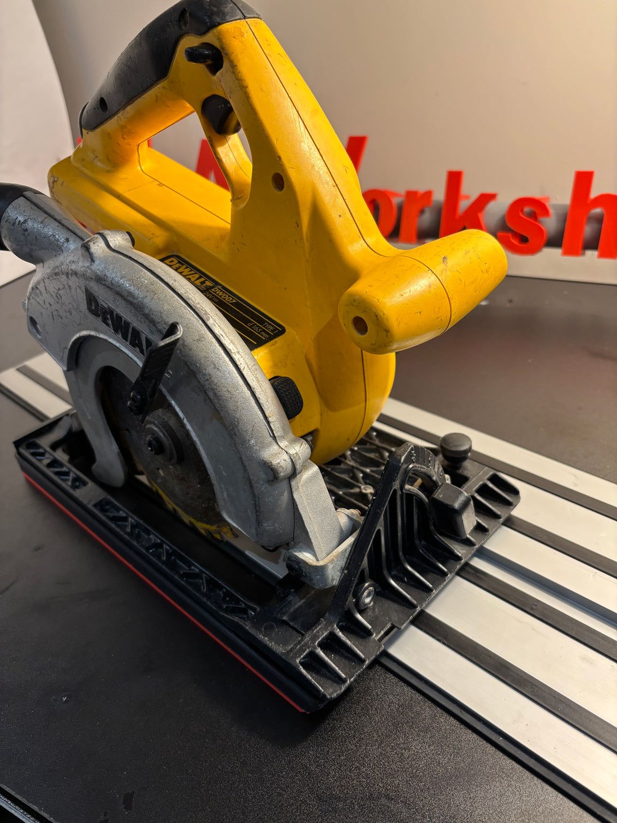DEWALT DW007 Skill Saw Adaptor Base / Skid Plate Shoe to fit Dewalt Guide rail