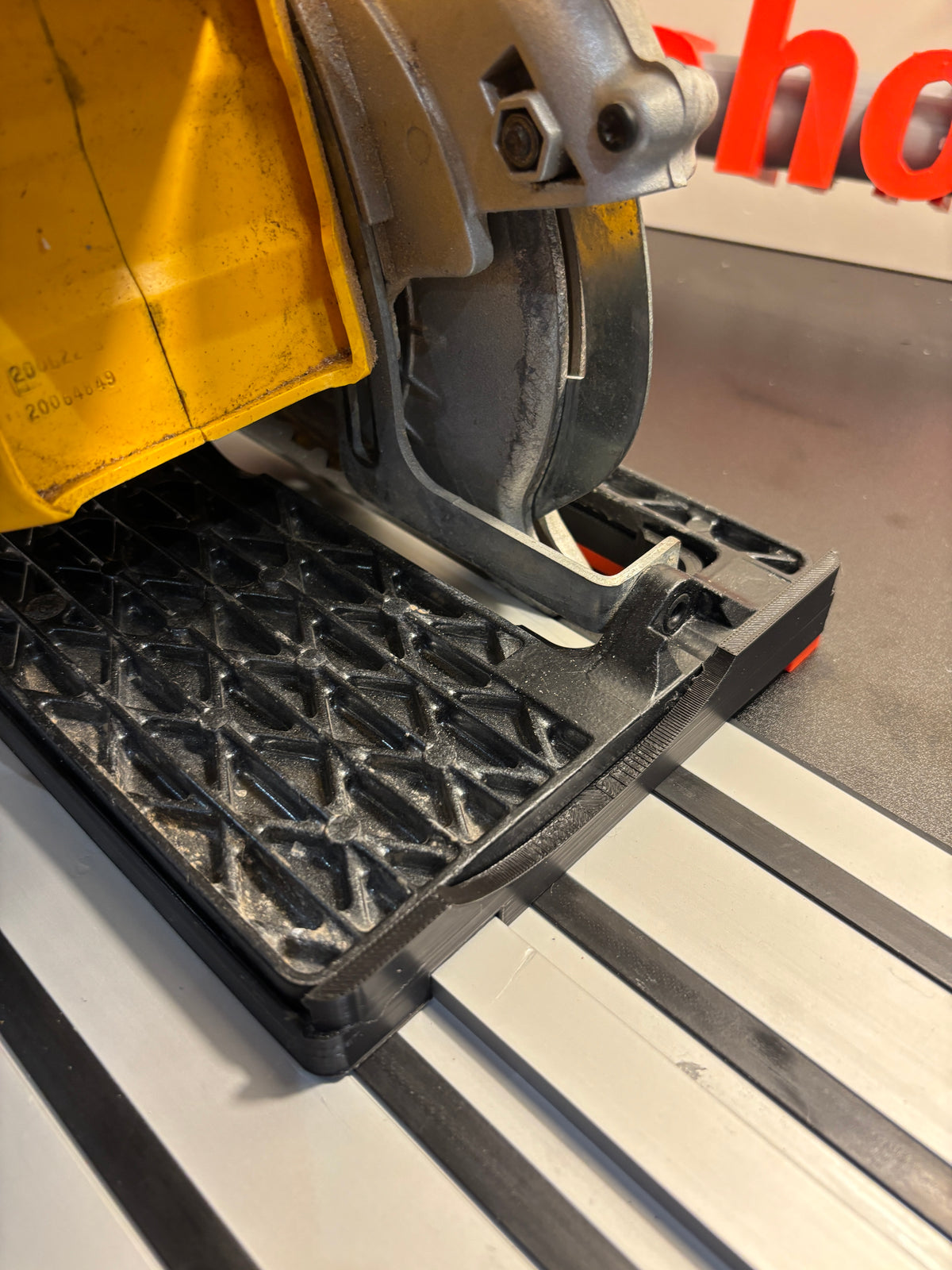 DEWALT DW007 Skill Saw Adaptor Base / Skid Plate Shoe to fit Dewalt Guide rail