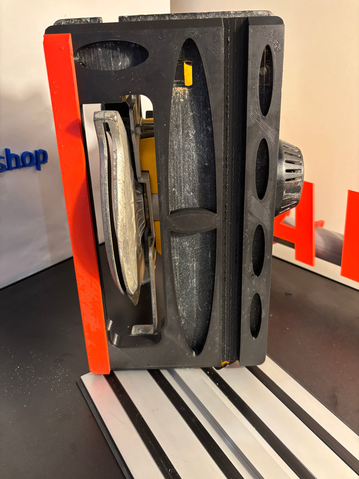 DEWALT DW007 Skill Saw Adaptor Base / Skid Plate Shoe to fit Dewalt Guide rail