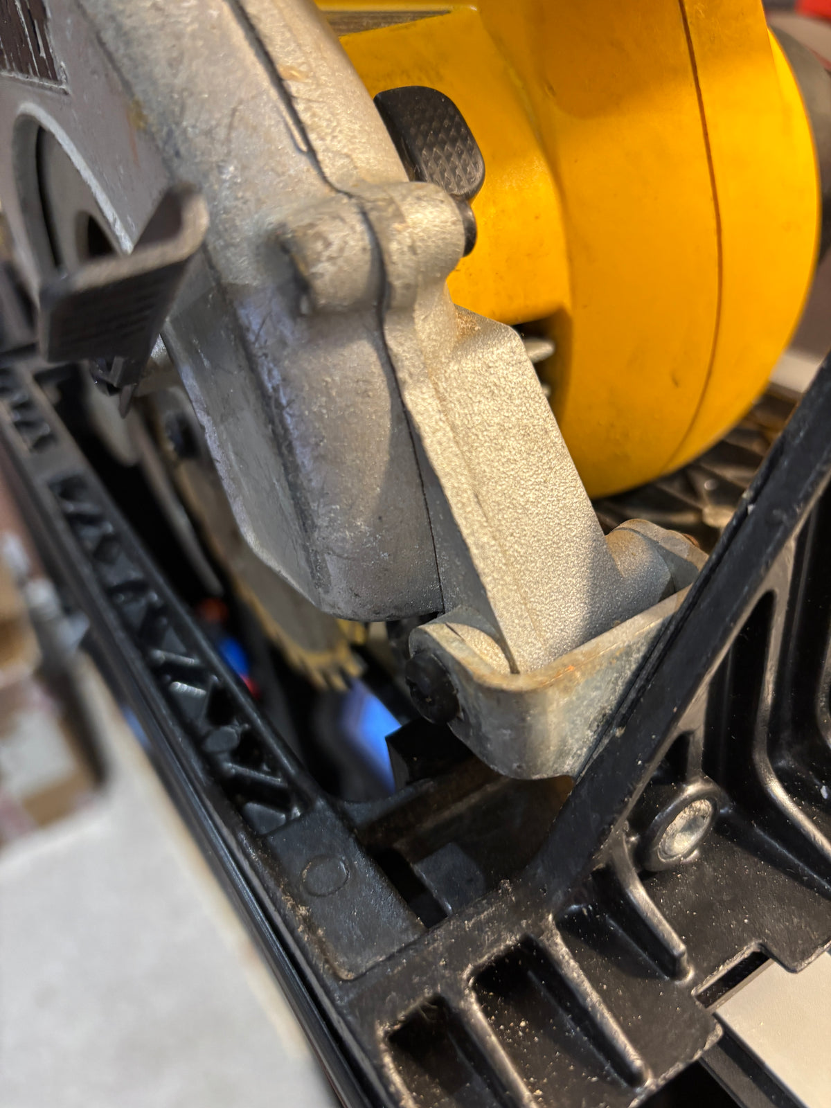 DEWALT DW007 Skill Saw Adaptor Base / Skid Plate Shoe to fit Dewalt Guide rail