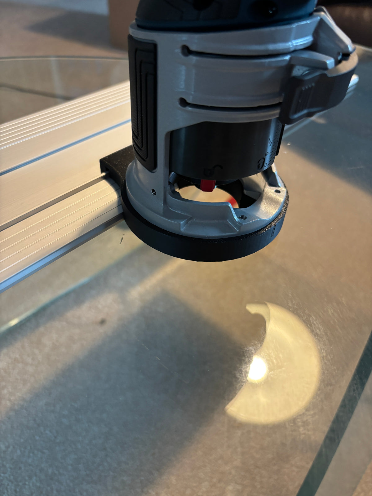 Base plongeante de défonceuse Bosch GKF 18V-25 – Adaptateur pour rail de guidage Bosch