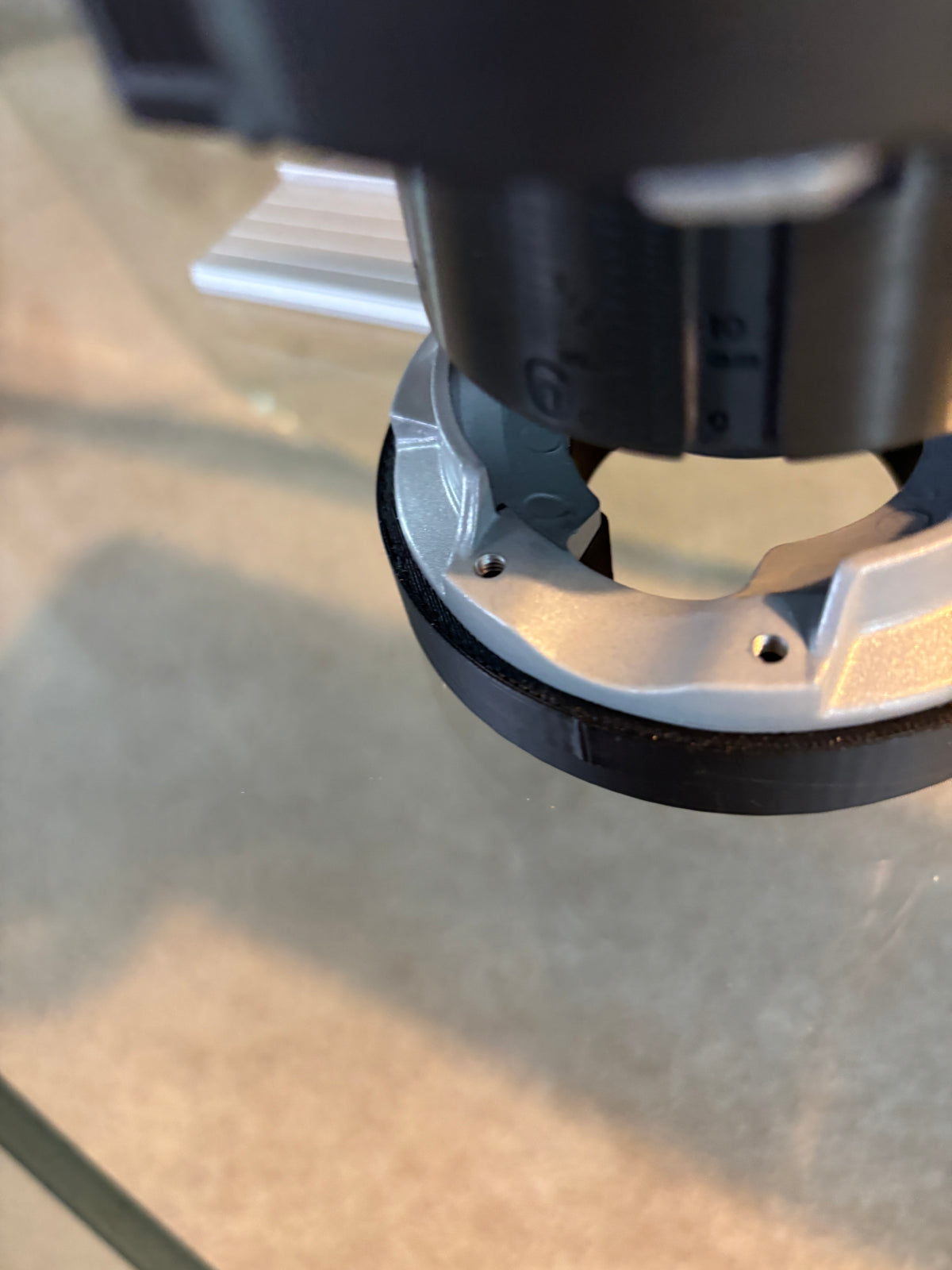Base plongeante de défonceuse Bosch GKF 18V-25 – Adaptateur pour rail de guidage Bosch