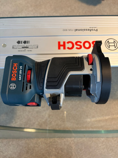 Base plongeante de défonceuse Bosch GKF 18V-25 – Adaptateur pour rail de guidage Bosch