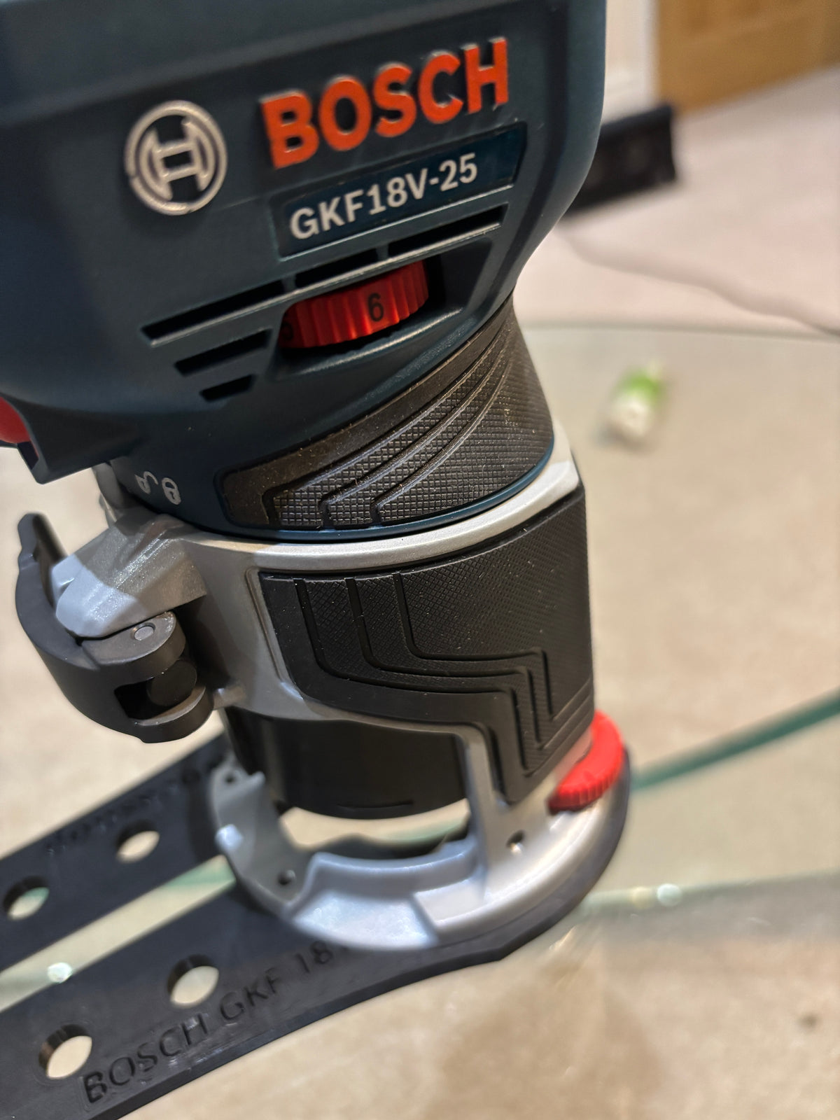 Bosch GKF 18V-25 Oberfräse Kreis-Schneidlehre