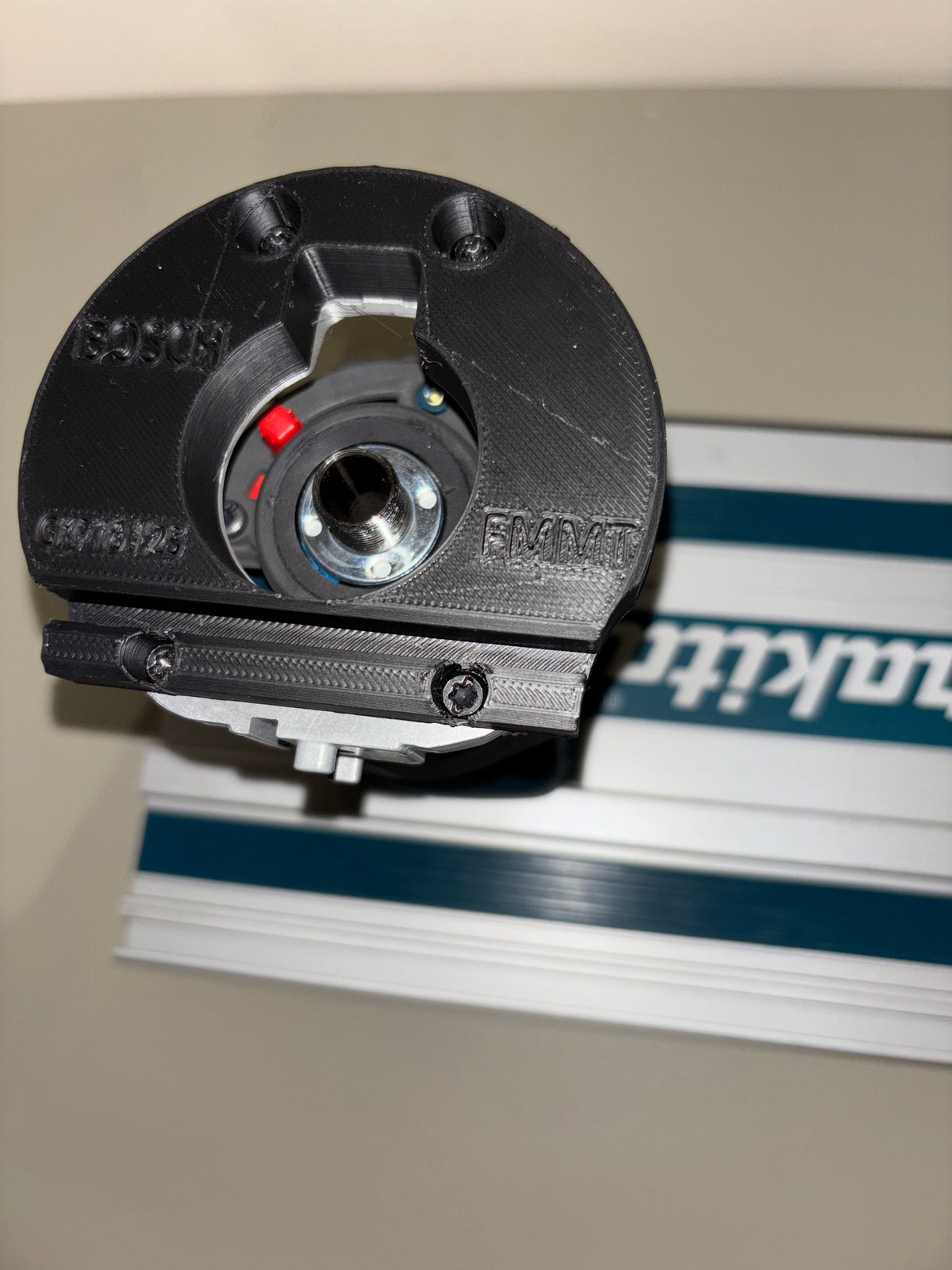 Bosch GKF 18V-25 Advanced Trim Router Plunge Base Guide Rail Adapter to Makita Track / Guide Rail