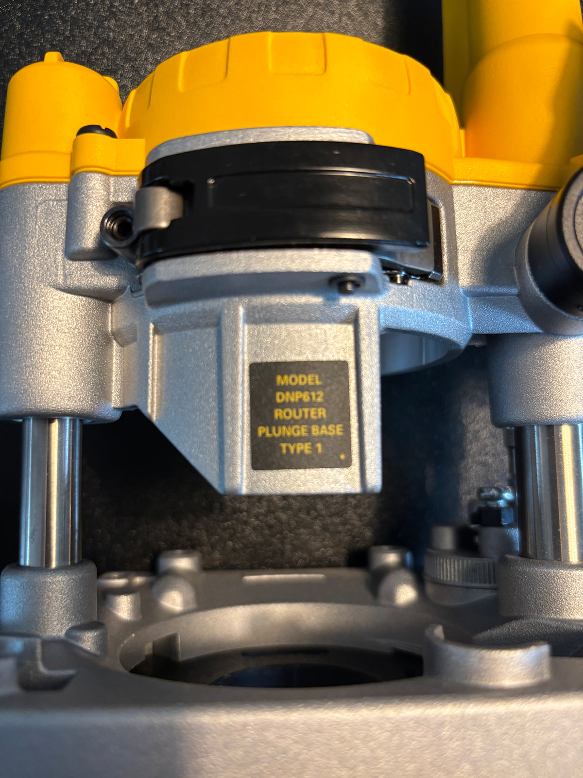Dewalt DNP612 bovenfreesinbouwadapter voor geleiderail, passend op Mafell-geleiderails