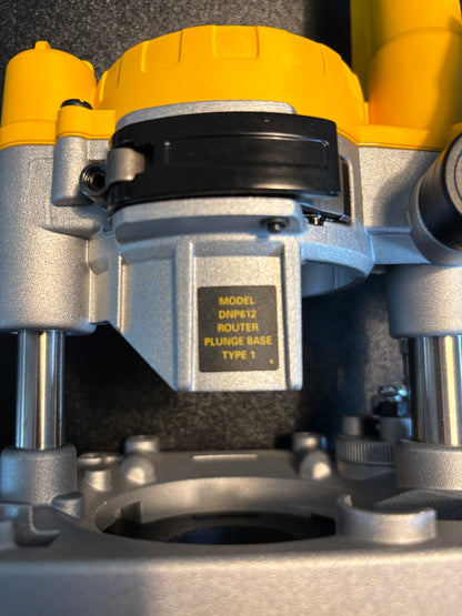 Dewalt DNP612 bovenfreesinbouwadapter voor geleiderail, passend op Mafell-geleiderails