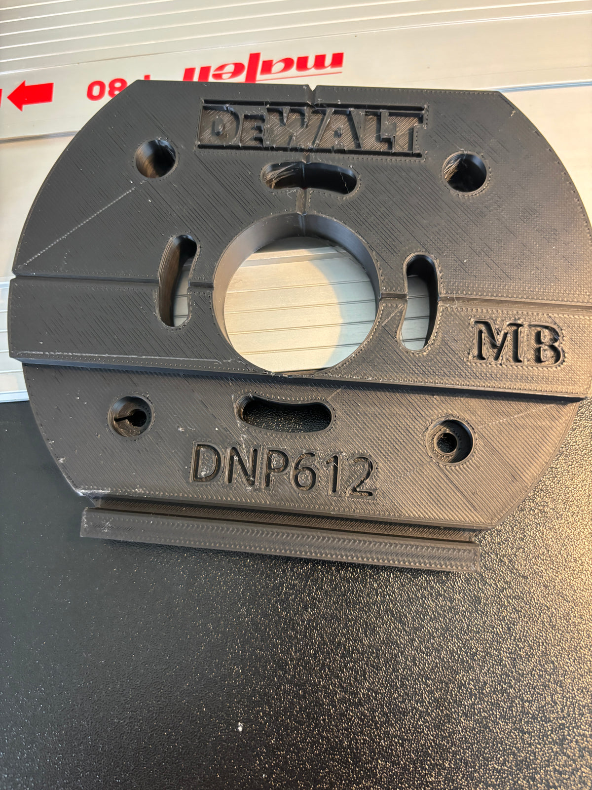 Dewalt DNP612 bovenfreesinbouwadapter voor geleiderail, passend op Mafell-geleiderails
