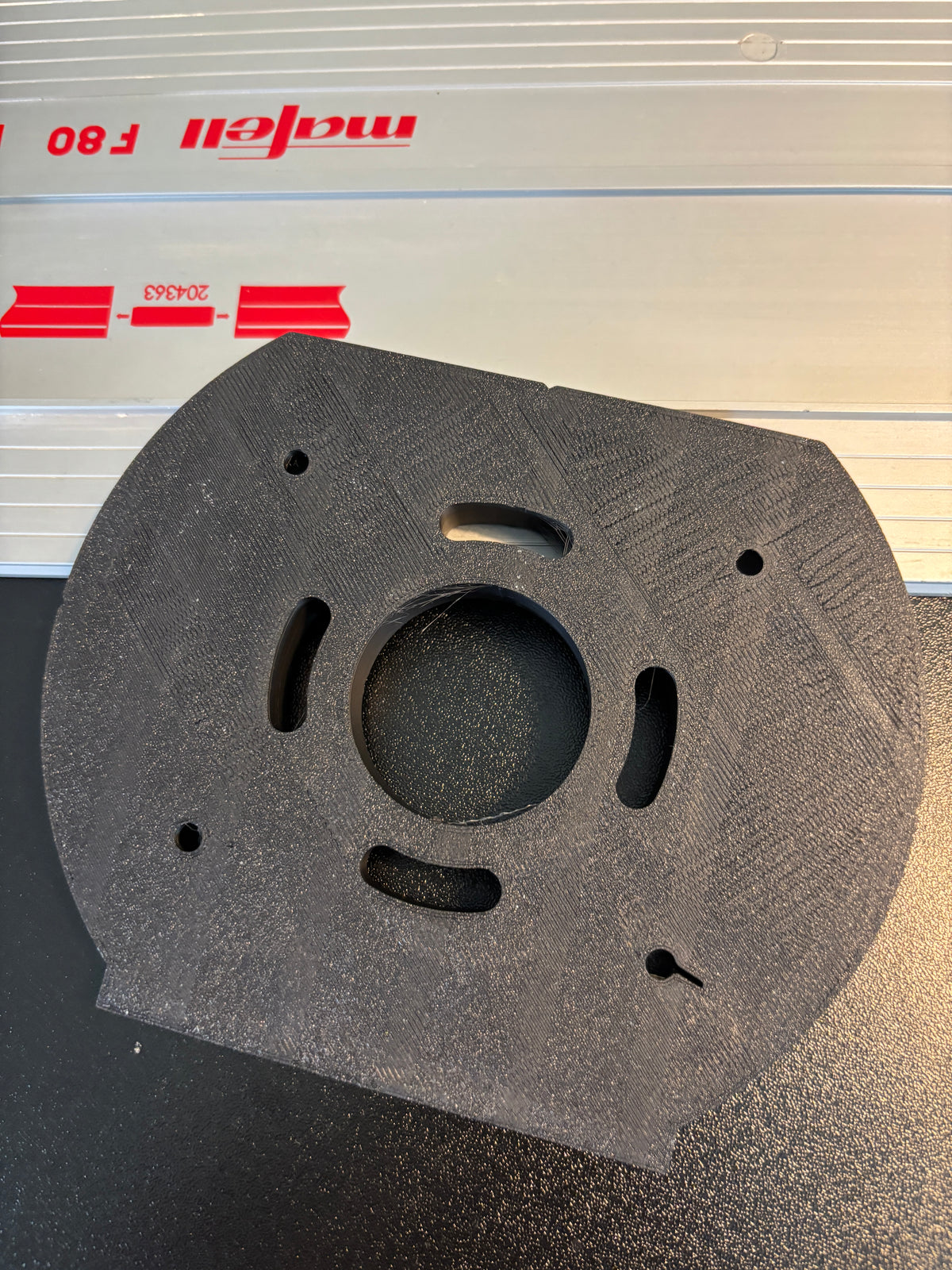 Dewalt DNP612 bovenfreesinbouwadapter voor geleiderail, passend op Mafell-geleiderails